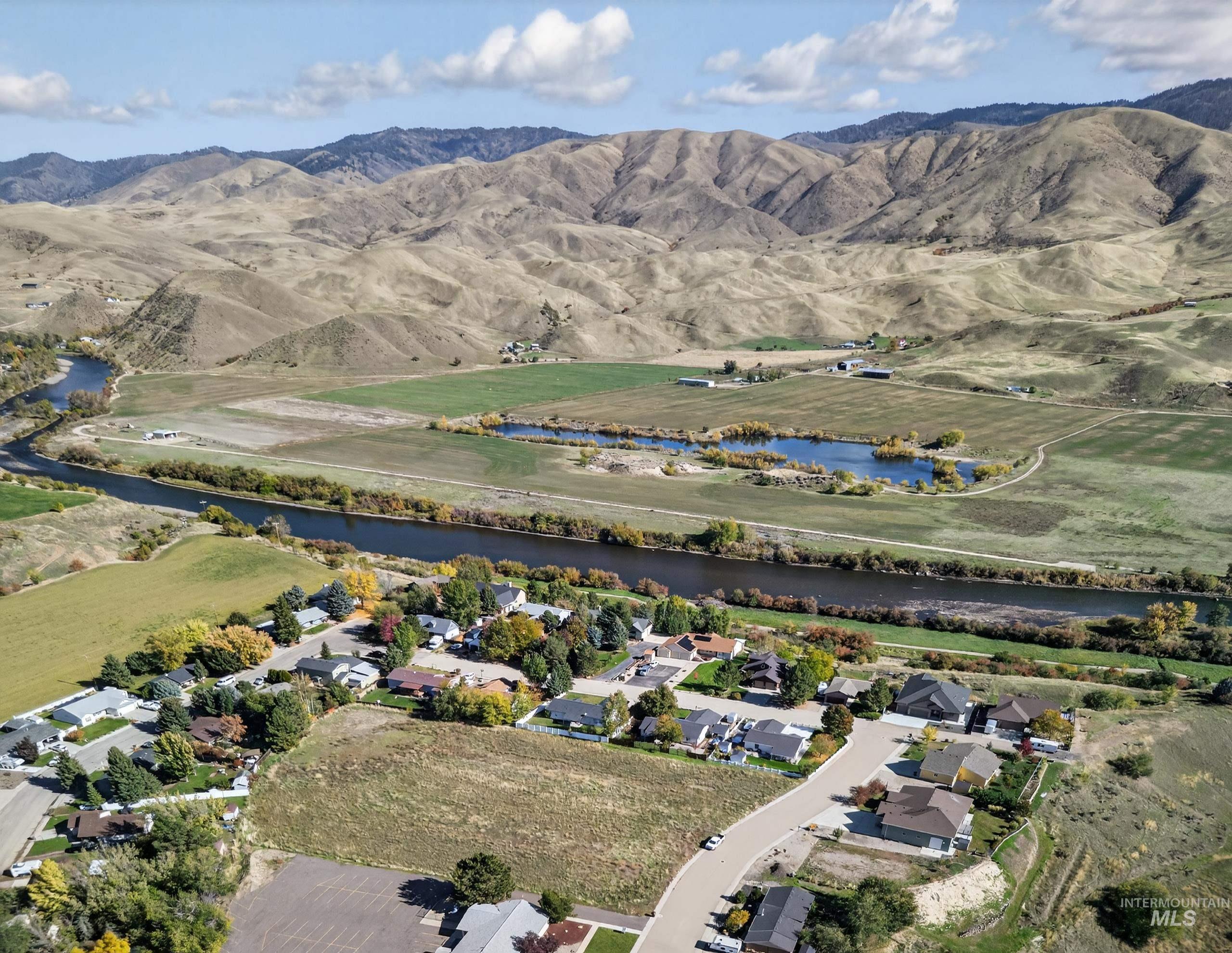 116 S Riverside Dr, Horseshoe Bend, Idaho 83629, 3 Bedrooms, 2 Bathrooms, Residential For Sale, Price $364,000,MLS 98965432