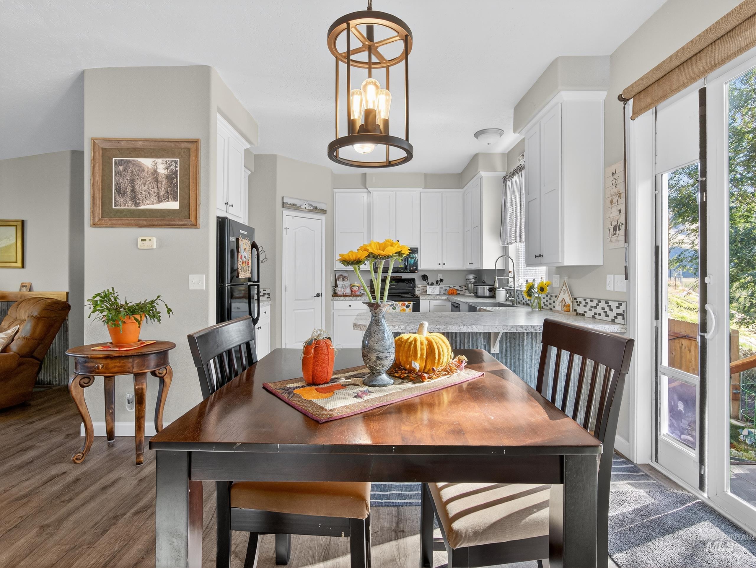 116 S Riverside Dr, Horseshoe Bend, Idaho 83629, 3 Bedrooms, 2 Bathrooms, Residential For Sale, Price $364,000,MLS 98965432