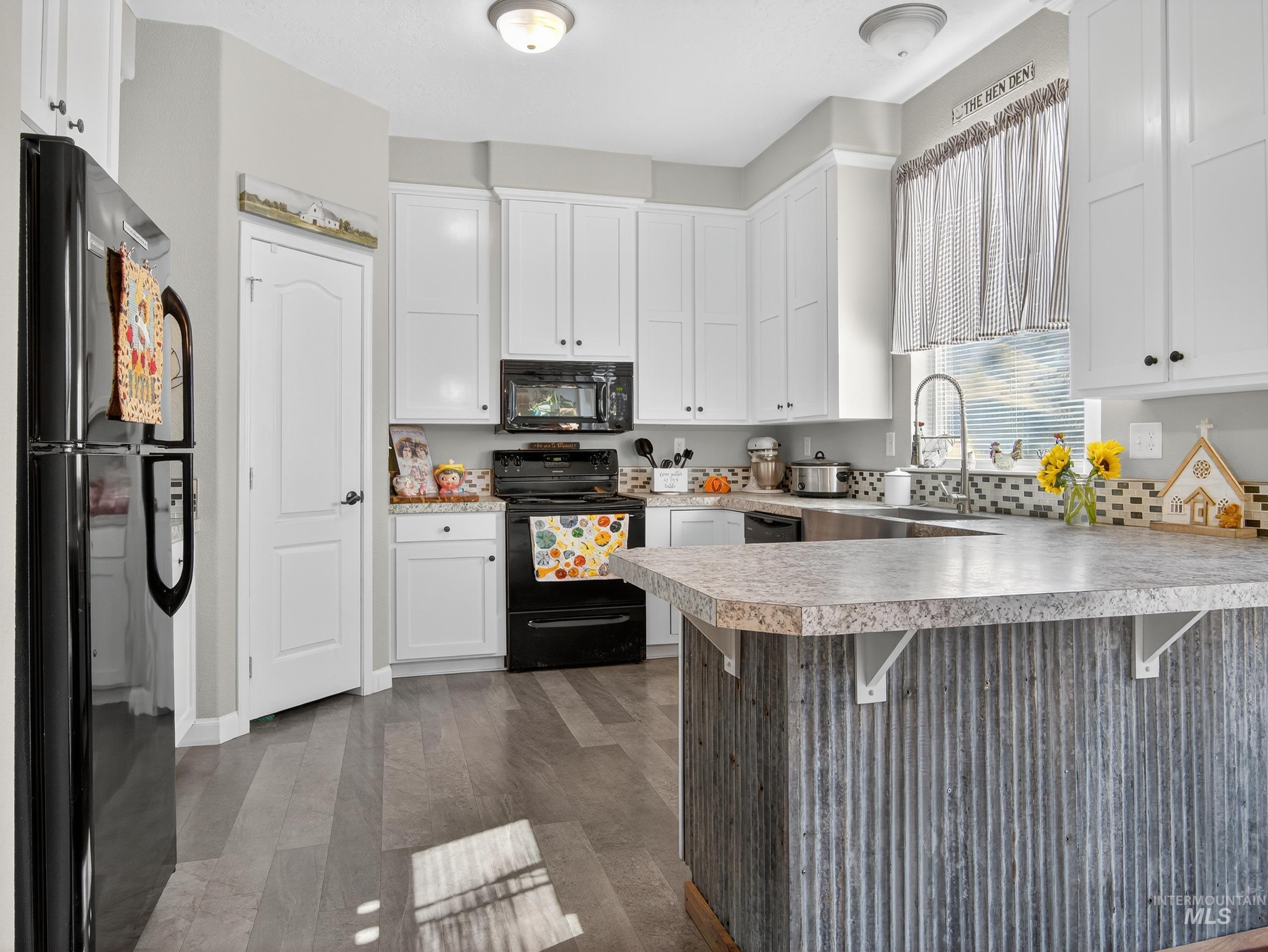 116 S Riverside Dr, Horseshoe Bend, Idaho 83629, 3 Bedrooms, 2 Bathrooms, Residential For Sale, Price $364,000,MLS 98965432