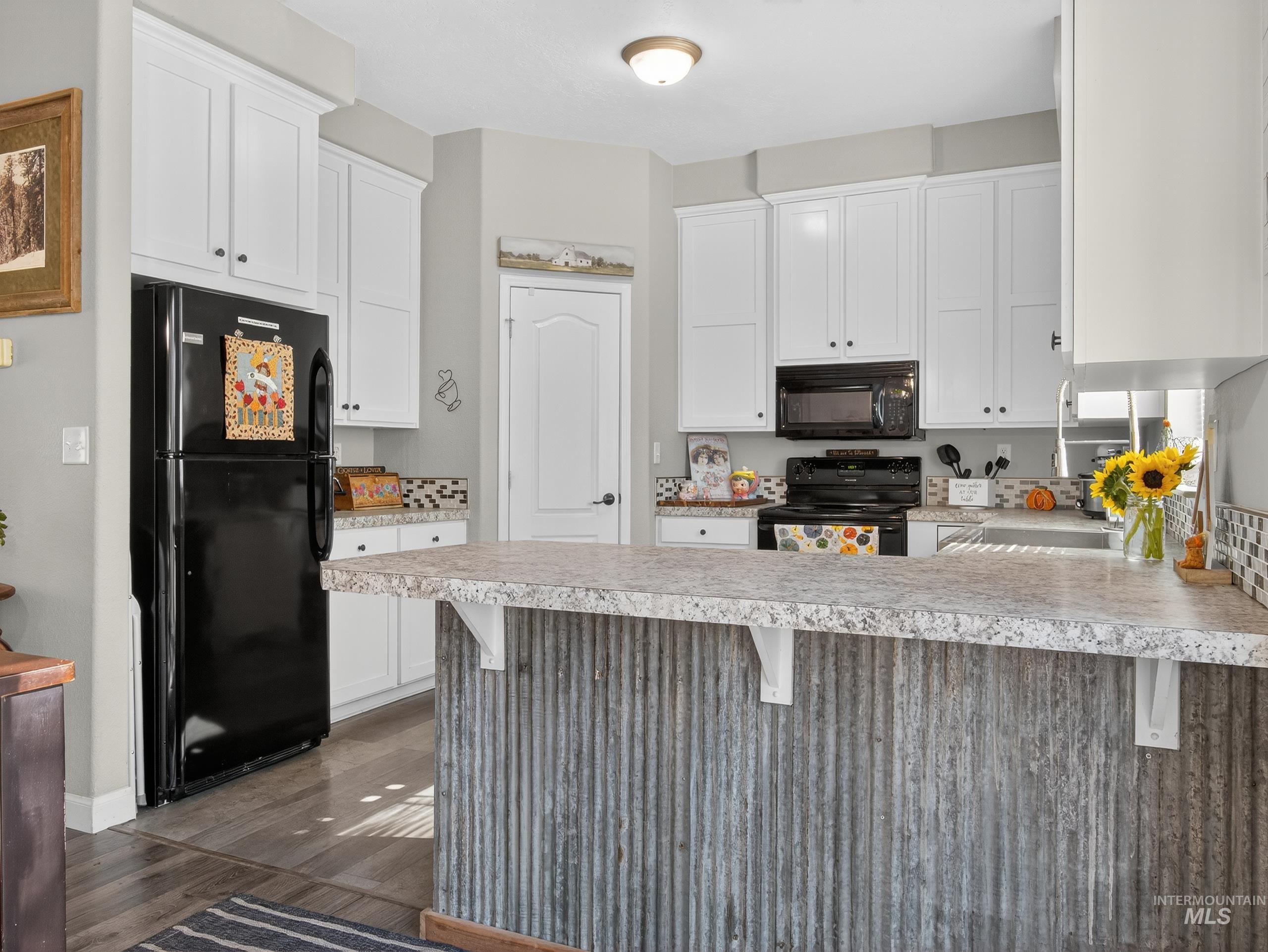 116 S Riverside Dr, Horseshoe Bend, Idaho 83629, 3 Bedrooms, 2 Bathrooms, Residential For Sale, Price $364,000,MLS 98965432