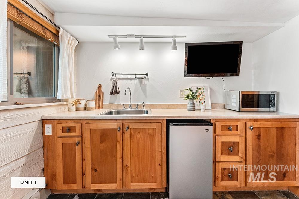 4480 N Kitsap Way, Boise, Idaho 83703, 2 Bedrooms, 1 Bathroom, Residential Income For Sale, Price $950,000, 98965464