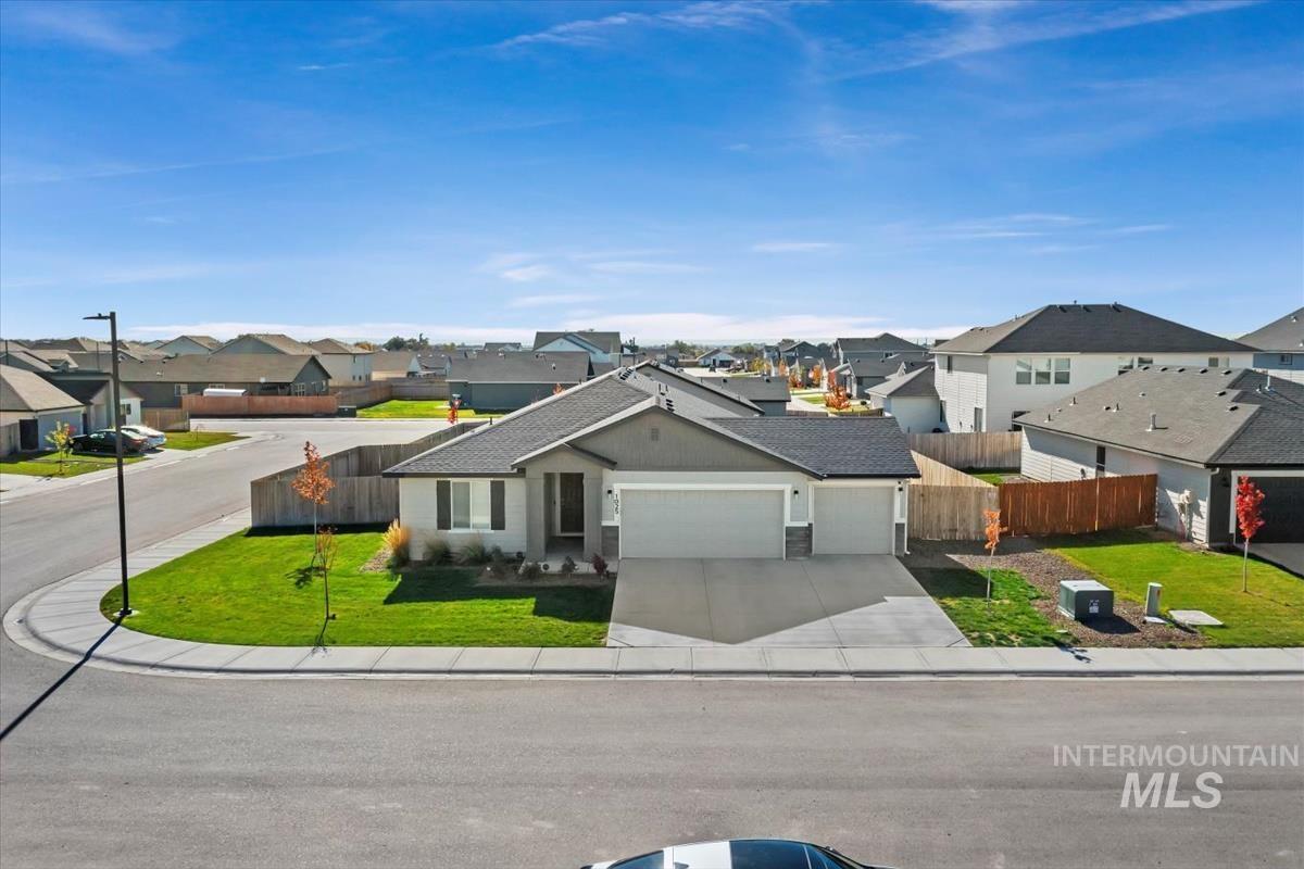 1025 SW Sparrow Pl, Mountain Home, Idaho 83647, 4 Bedrooms, 2 Bathrooms, Residential For Sale, Price $394,500,MLS 98965485