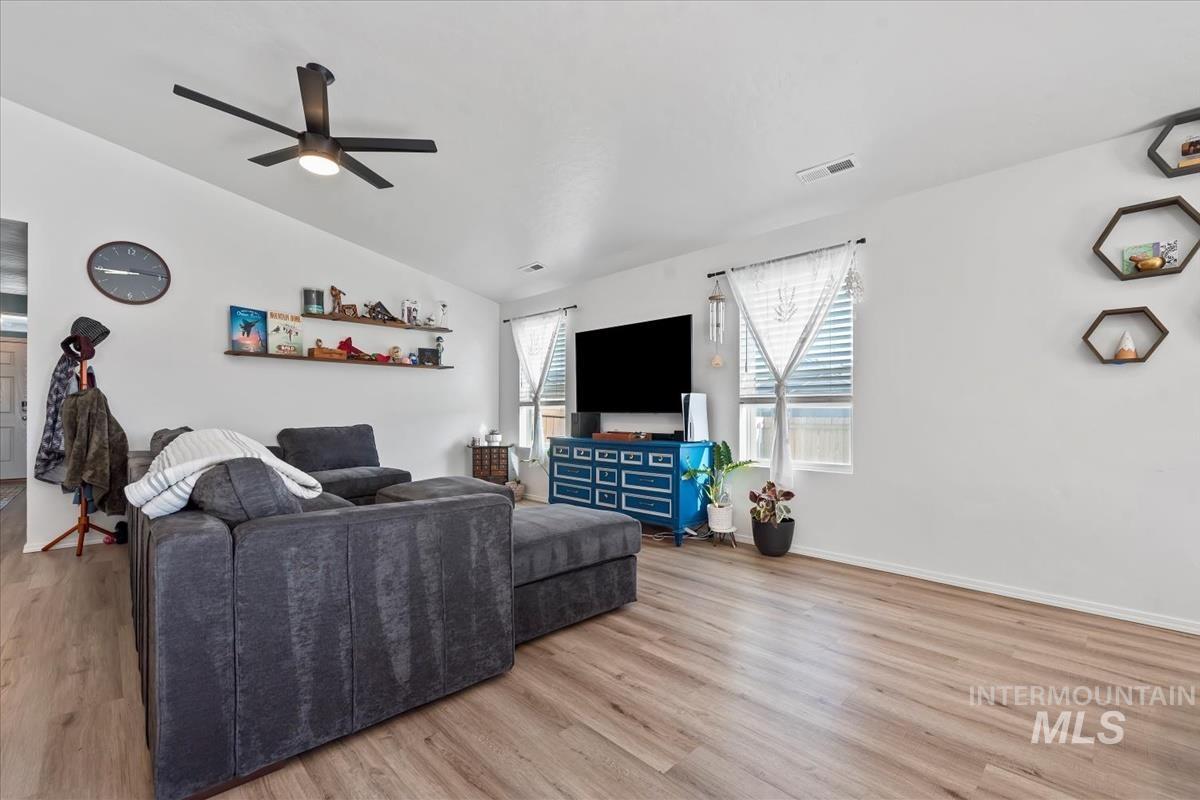 1025 SW Sparrow Pl, Mountain Home, Idaho 83647, 4 Bedrooms, 2 Bathrooms, Residential For Sale, Price $394,500,MLS 98965485