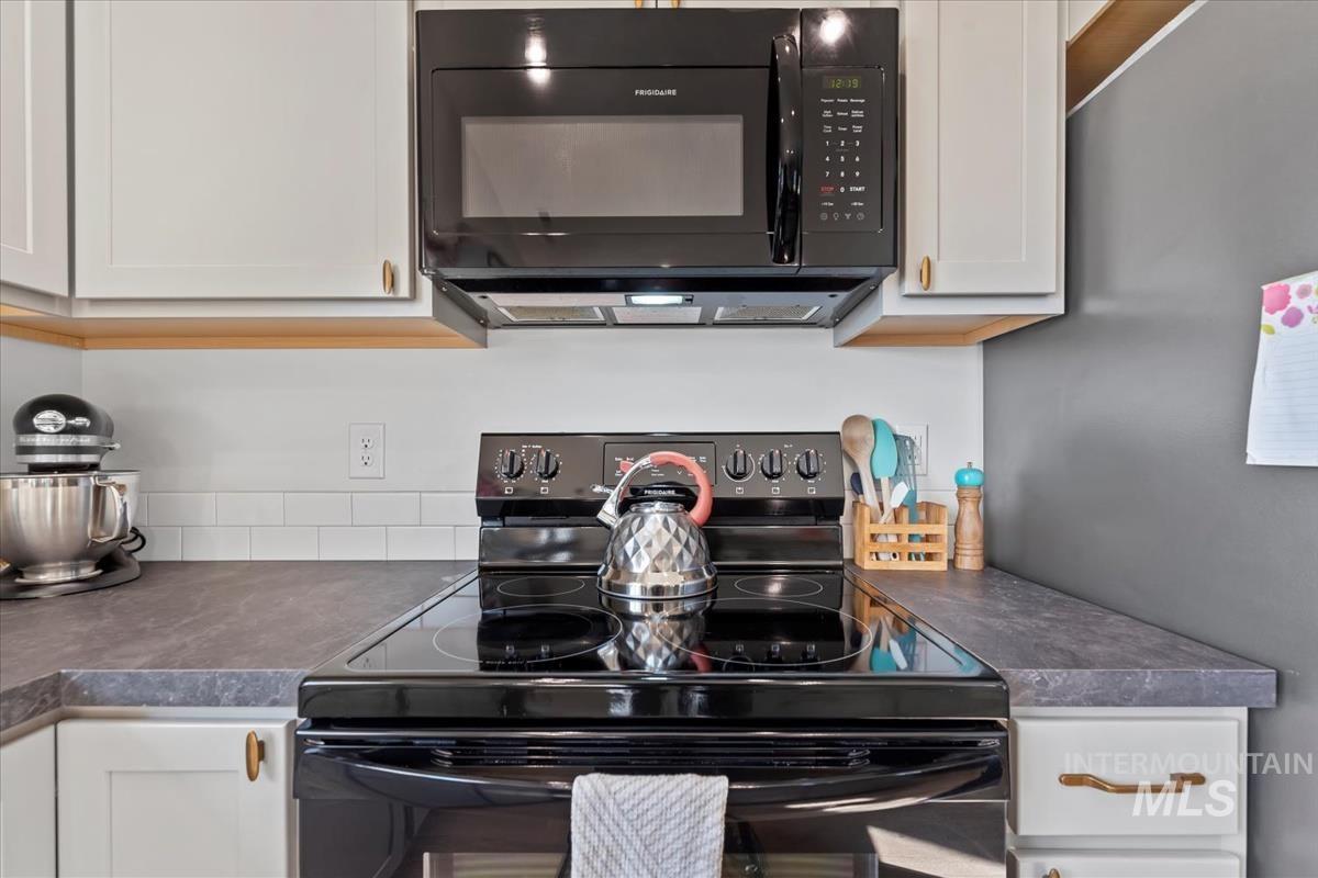 1025 SW Sparrow Pl, Mountain Home, Idaho 83647, 4 Bedrooms, 2 Bathrooms, Residential For Sale, Price $394,500,MLS 98965485