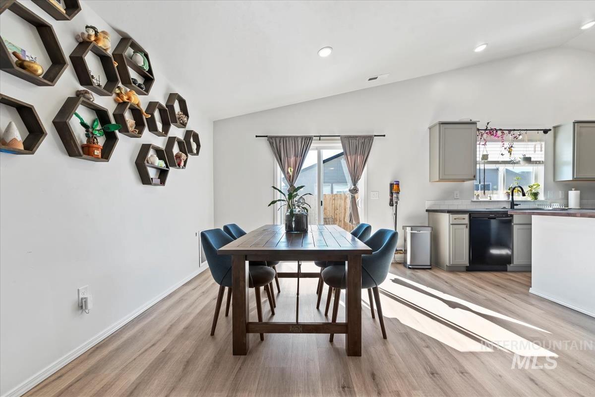 1025 SW Sparrow Pl, Mountain Home, Idaho 83647, 4 Bedrooms, 2 Bathrooms, Residential For Sale, Price $394,500,MLS 98965485