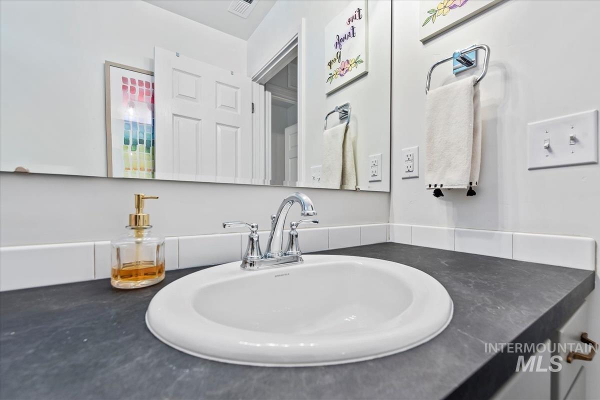 1025 SW Sparrow Pl, Mountain Home, Idaho 83647, 4 Bedrooms, 2 Bathrooms, Residential For Sale, Price $394,500,MLS 98965485