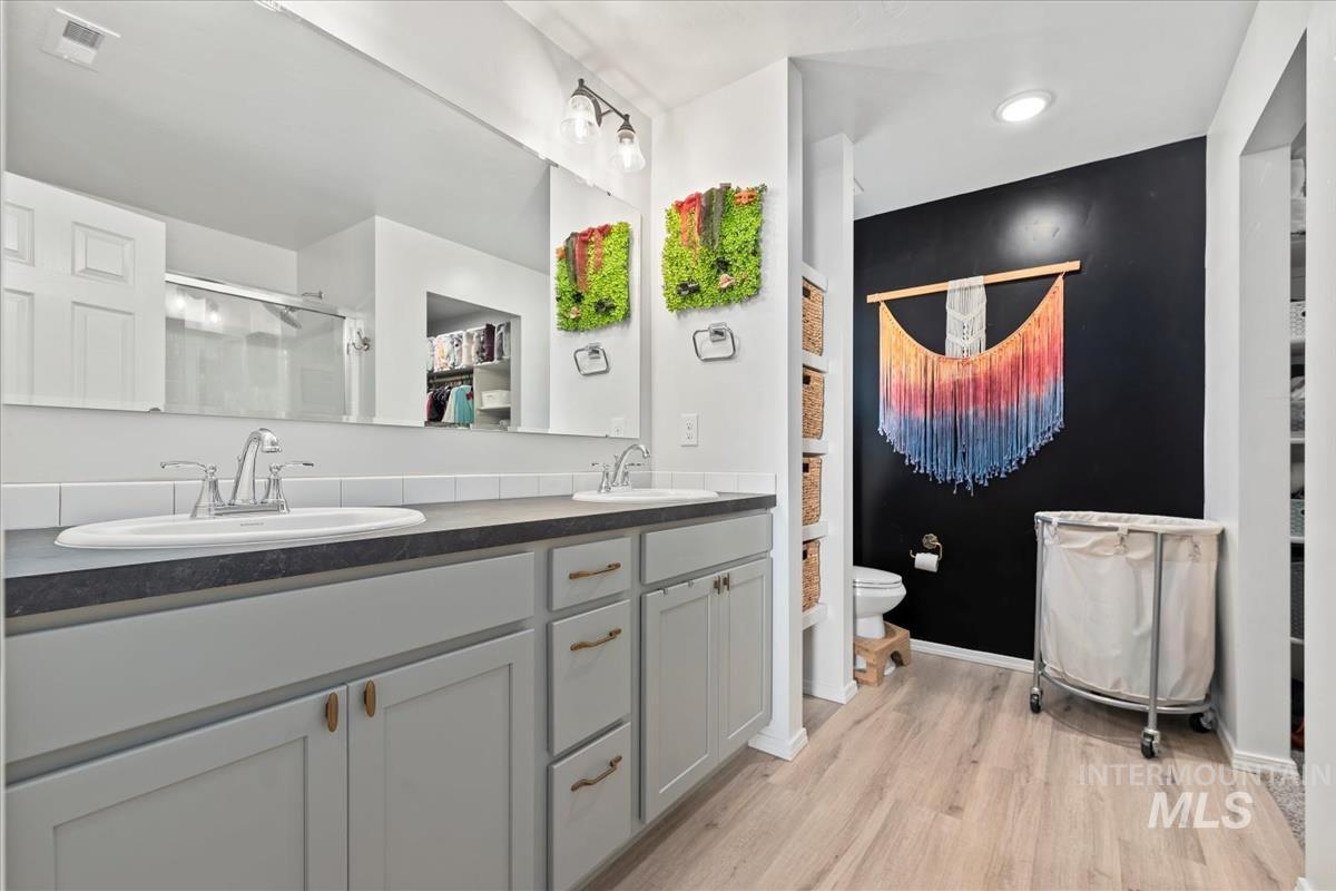 1025 SW Sparrow Pl, Mountain Home, Idaho 83647, 4 Bedrooms, 2 Bathrooms, Residential For Sale, Price $394,500,MLS 98965485