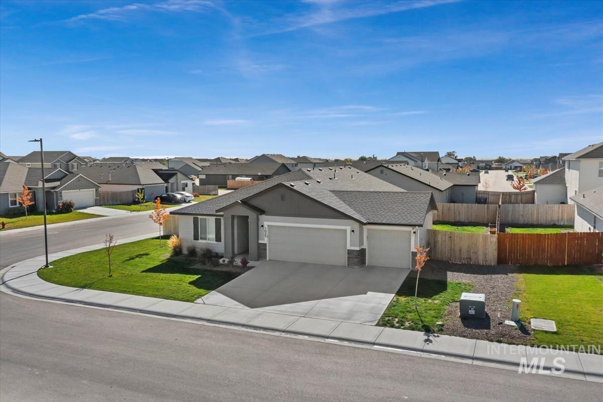 1025 SW Sparrow Pl, Mountain Home, Idaho 83647, 4 Bedrooms, 2 Bathrooms, Residential For Sale, Price $394,500,MLS 98965485