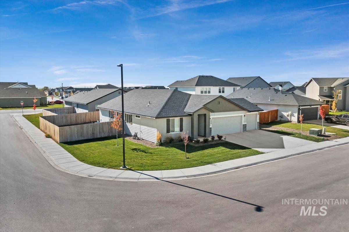 1025 SW Sparrow Pl, Mountain Home, Idaho 83647, 4 Bedrooms, 2 Bathrooms, Residential For Sale, Price $394,500,MLS 98965485