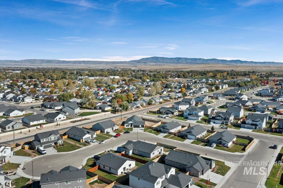 1025 SW Sparrow Pl, Mountain Home, Idaho 83647, 4 Bedrooms, 2 Bathrooms, Residential For Sale, Price $394,500,MLS 98965485