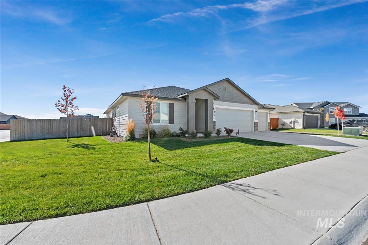 1025 SW Sparrow Pl, Mountain Home, Idaho 83647, 4 Bedrooms, 2 Bathrooms, Residential For Sale, Price $394,500,MLS 98965485