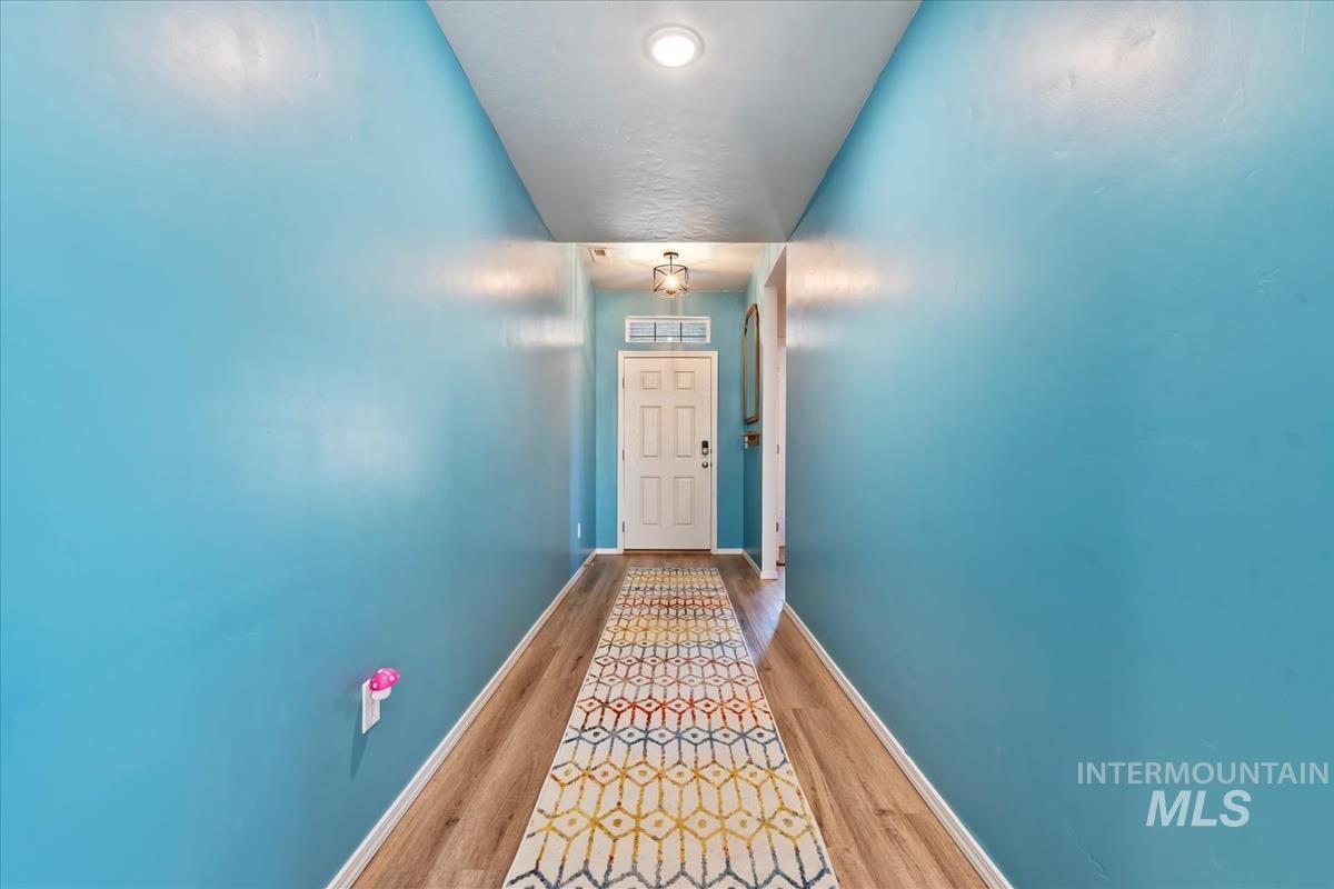 1025 SW Sparrow Pl, Mountain Home, Idaho 83647, 4 Bedrooms, 2 Bathrooms, Residential For Sale, Price $394,500,MLS 98965485