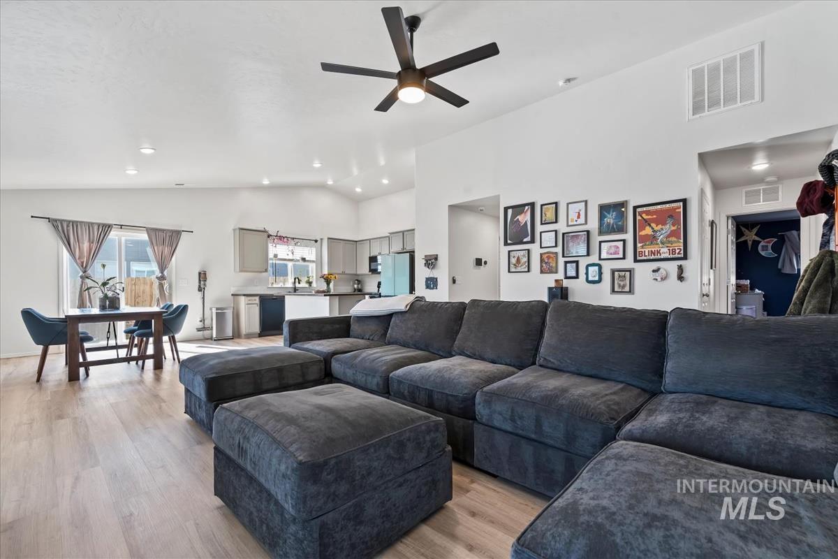 1025 SW Sparrow Pl, Mountain Home, Idaho 83647, 4 Bedrooms, 2 Bathrooms, Residential For Sale, Price $394,500,MLS 98965485