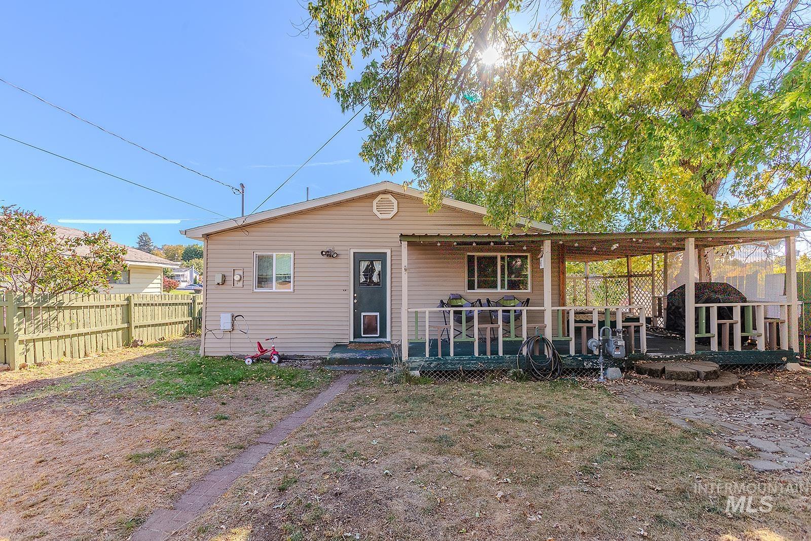 1017 16th Ave, Lewiston, Idaho 83501, 3 Bedrooms, 2 Bathrooms, Residential For Sale, Price $325,000,MLS 98965488