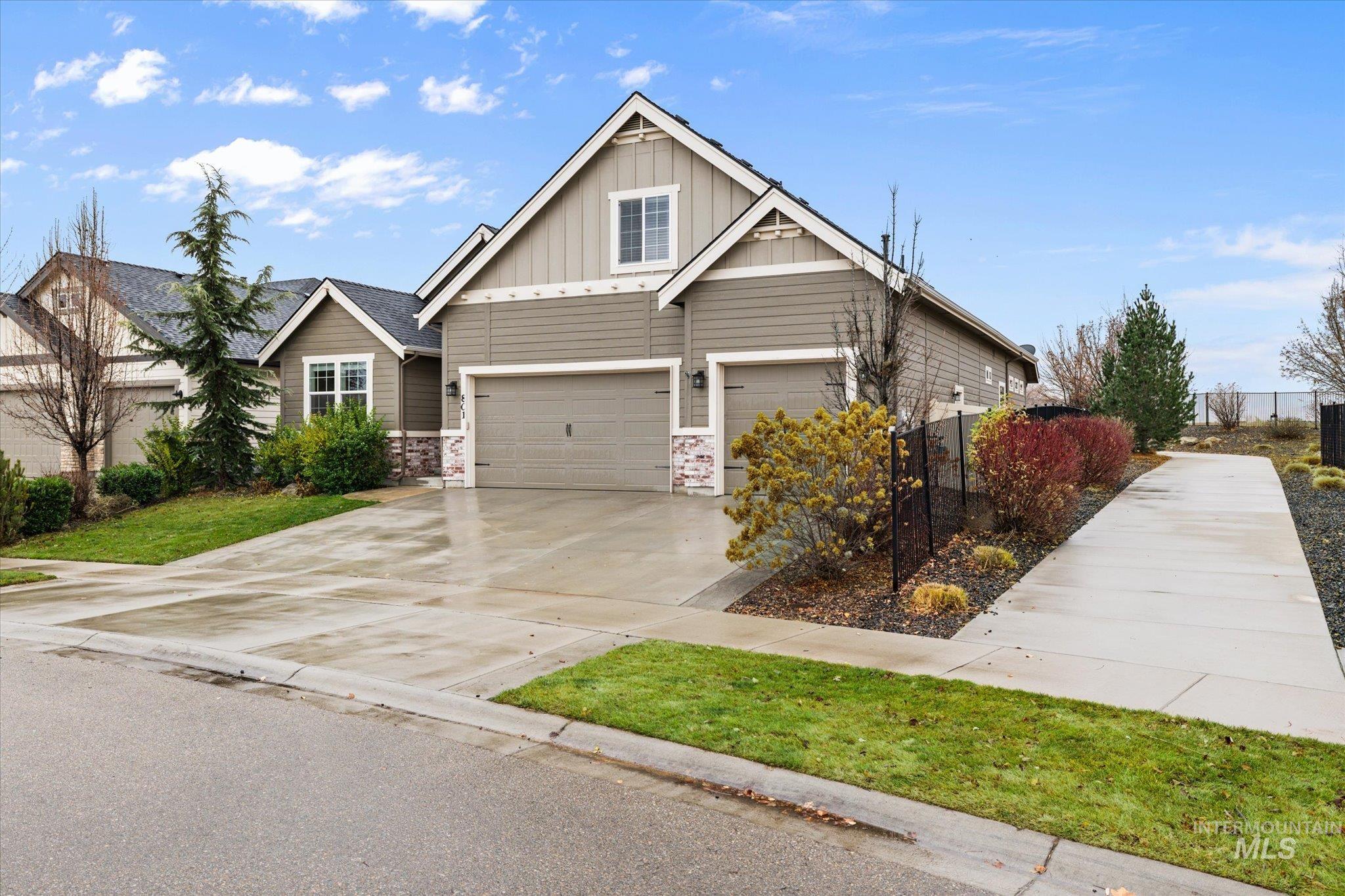 801 E Crest Ridge Dr, Meridian, Idaho 83642, 4 Bedrooms, 3 Bathrooms, Residential For Sale, Price $675,000,MLS 98965509