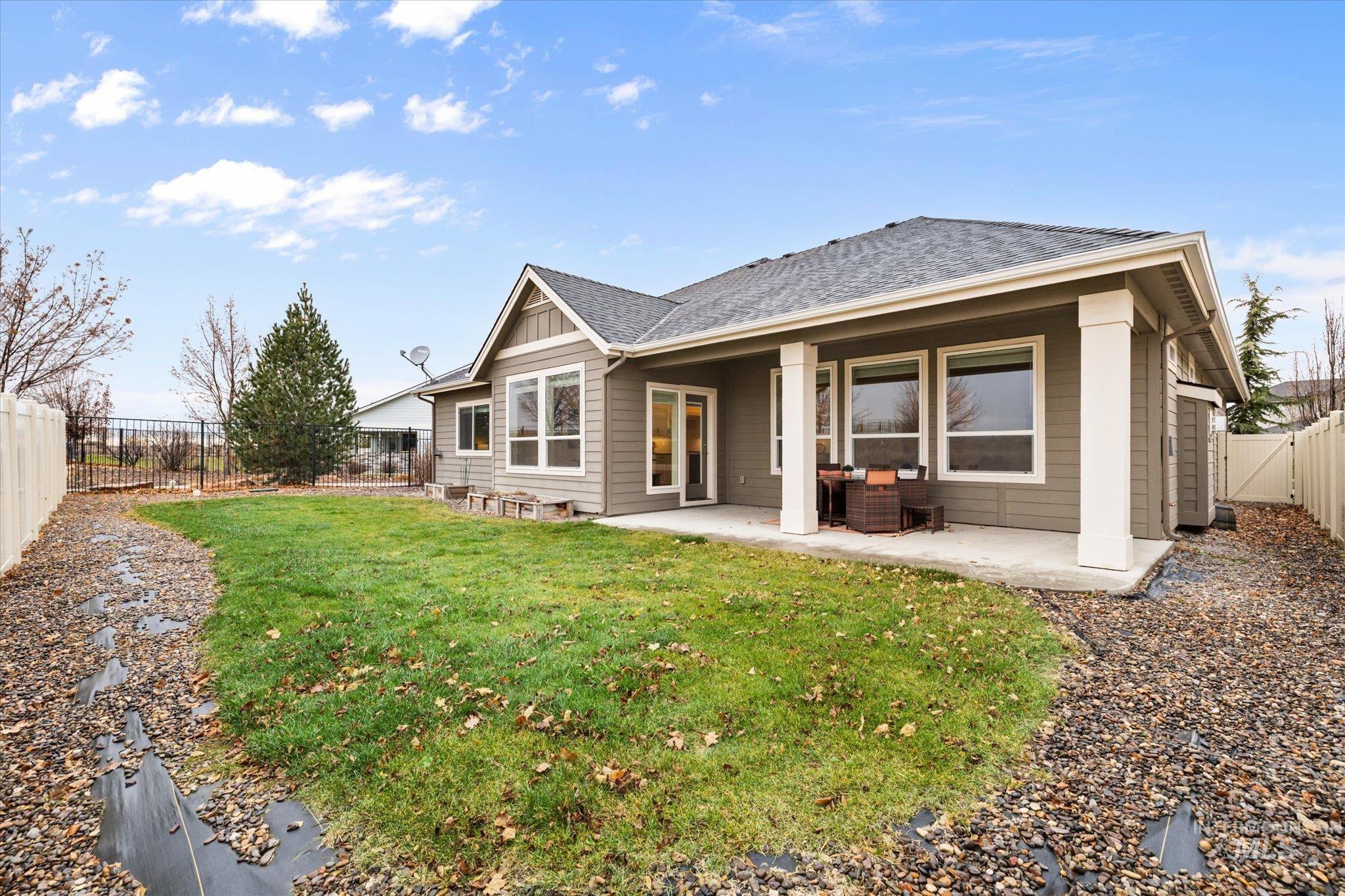 801 E Crest Ridge Dr, Meridian, Idaho 83642, 4 Bedrooms, 3 Bathrooms, Residential For Sale, Price $675,000,MLS 98965509