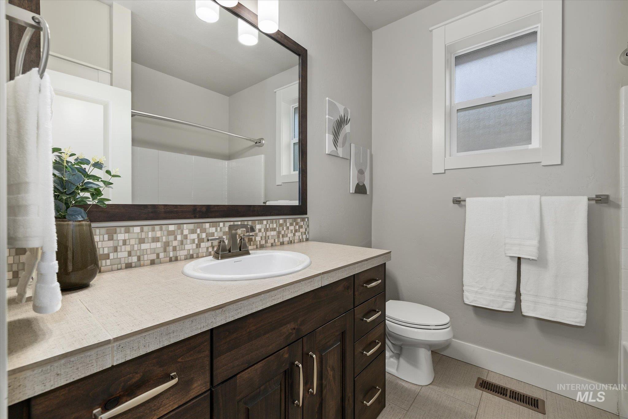 801 E Crest Ridge Dr, Meridian, Idaho 83642, 4 Bedrooms, 3 Bathrooms, Residential For Sale, Price $675,000,MLS 98965509