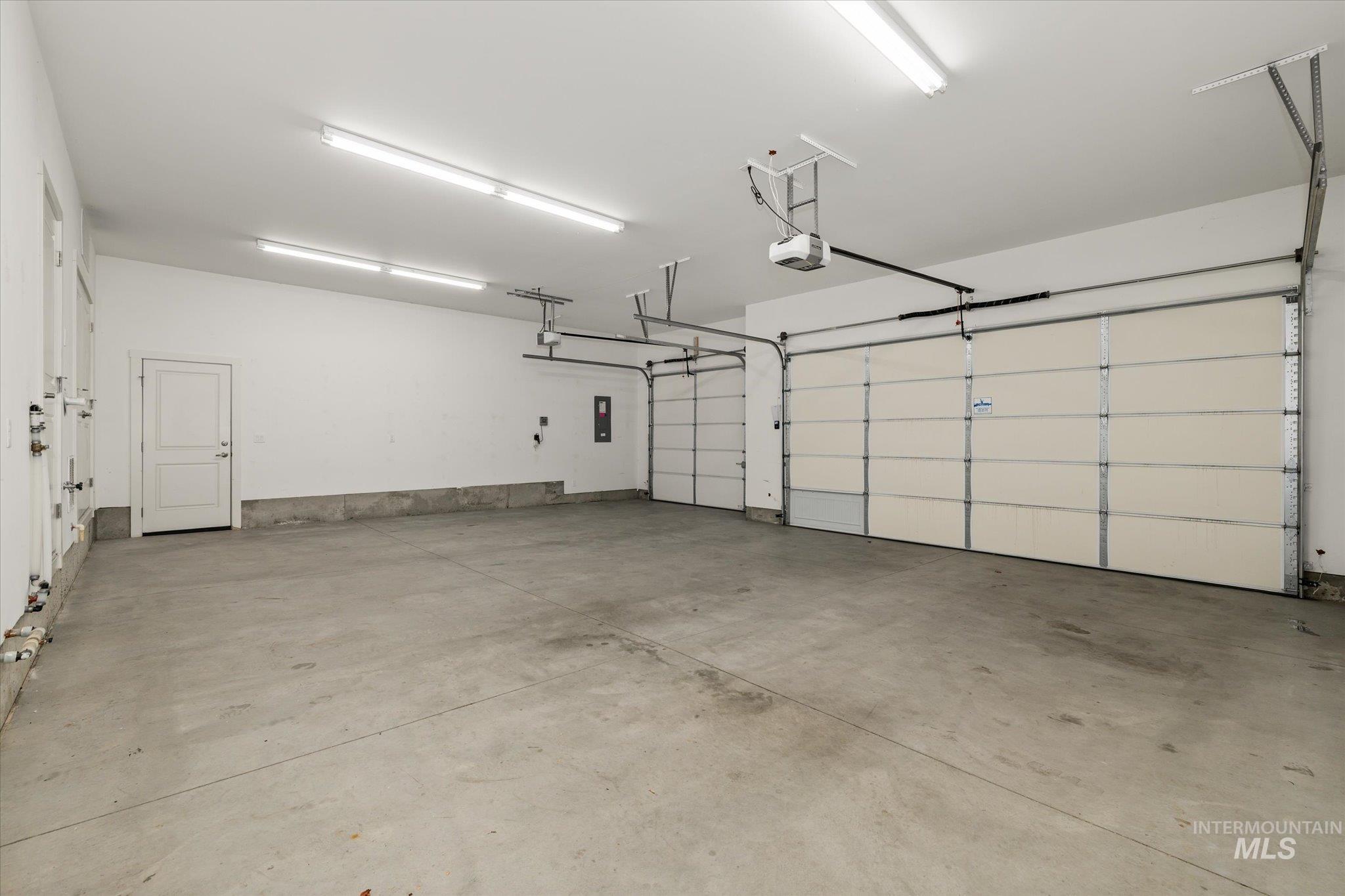 801 E Crest Ridge Dr, Meridian, Idaho 83642, 4 Bedrooms, 3 Bathrooms, Residential For Sale, Price $675,000,MLS 98965509