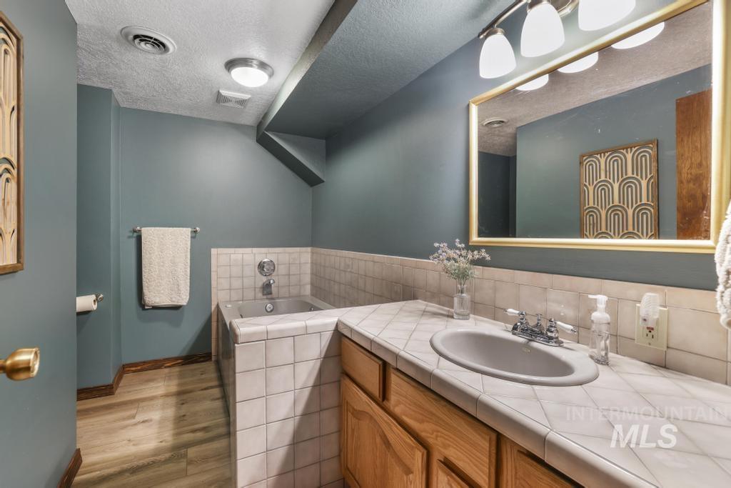 3648 N. 2800 E., Twin Falls, Idaho 83301, 4 Bedrooms, 3 Bathrooms, Residential For Sale, Price $485,000,MLS 98965518