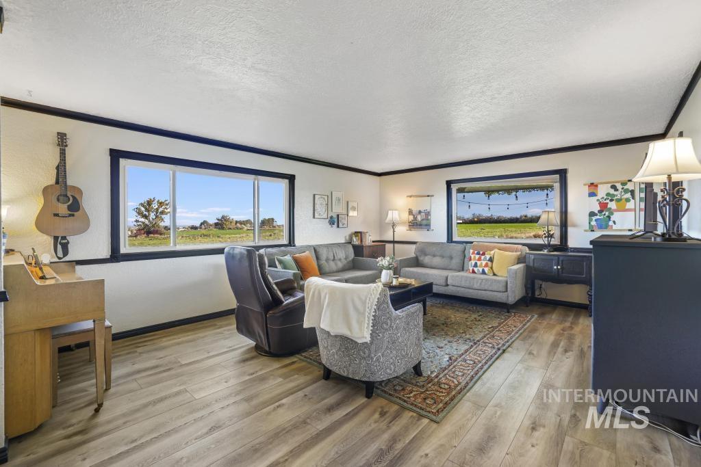 3648 N. 2800 E., Twin Falls, Idaho 83301, 4 Bedrooms, 3 Bathrooms, Residential For Sale, Price $485,000,MLS 98965518