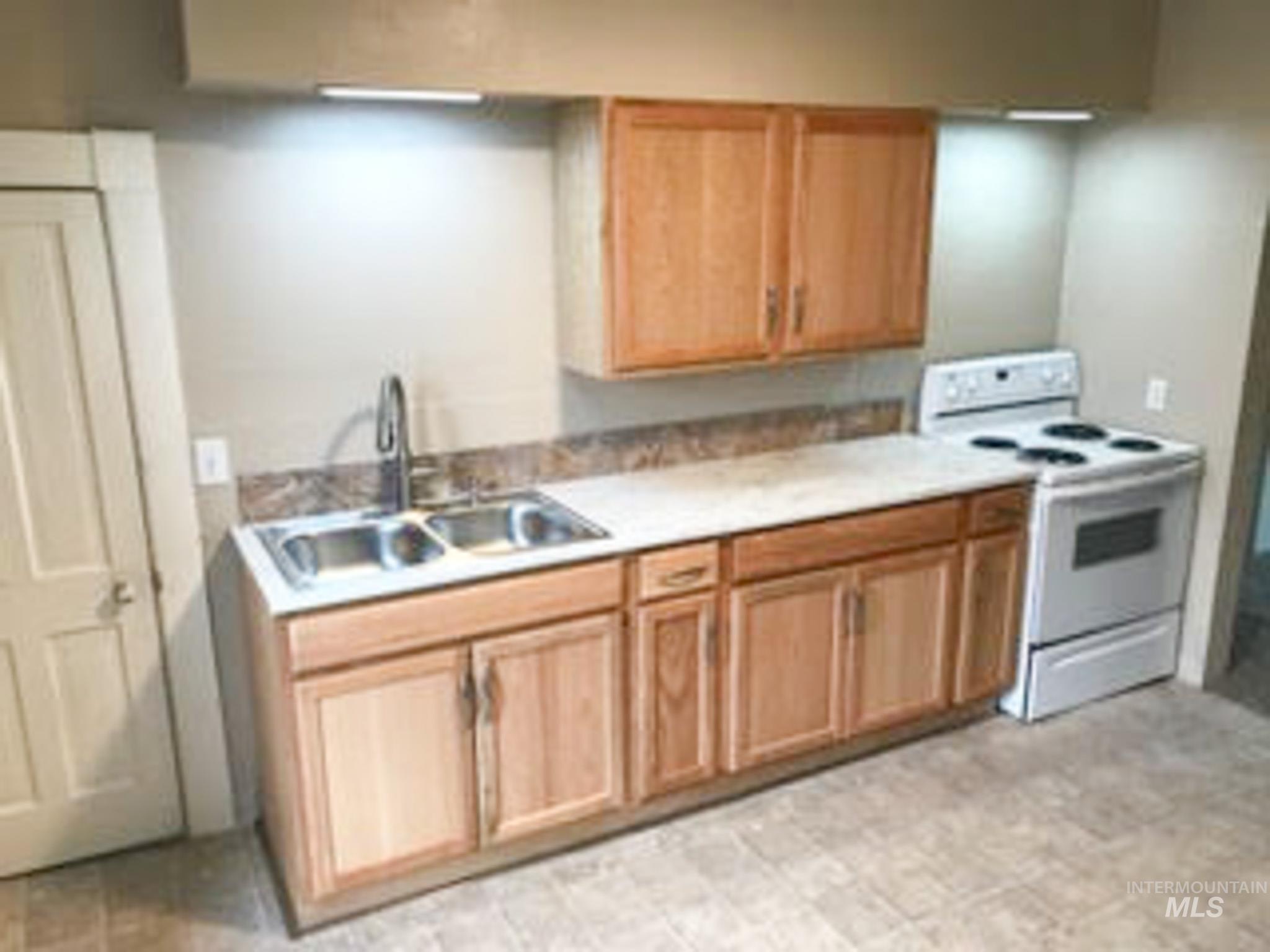 410 S Hayes Ave, Emmett, Idaho 83617, 1 Bedroom, 1 Bathroom, Residential Income For Sale, Price $569,000, 98965529