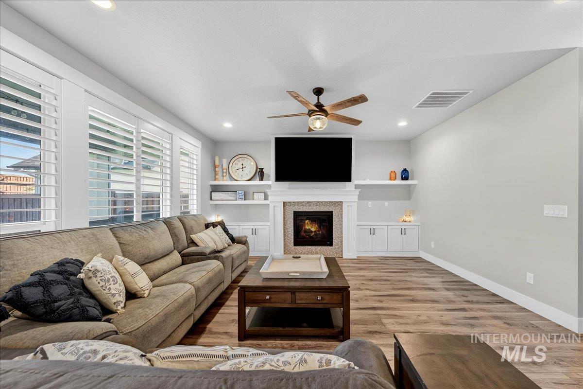 4282 W Silver River St, Meridian, Idaho 83646-7027, 3 Bedrooms, 2.5 Bathrooms, Residential For Sale, Price $589,999,MLS 98965531
