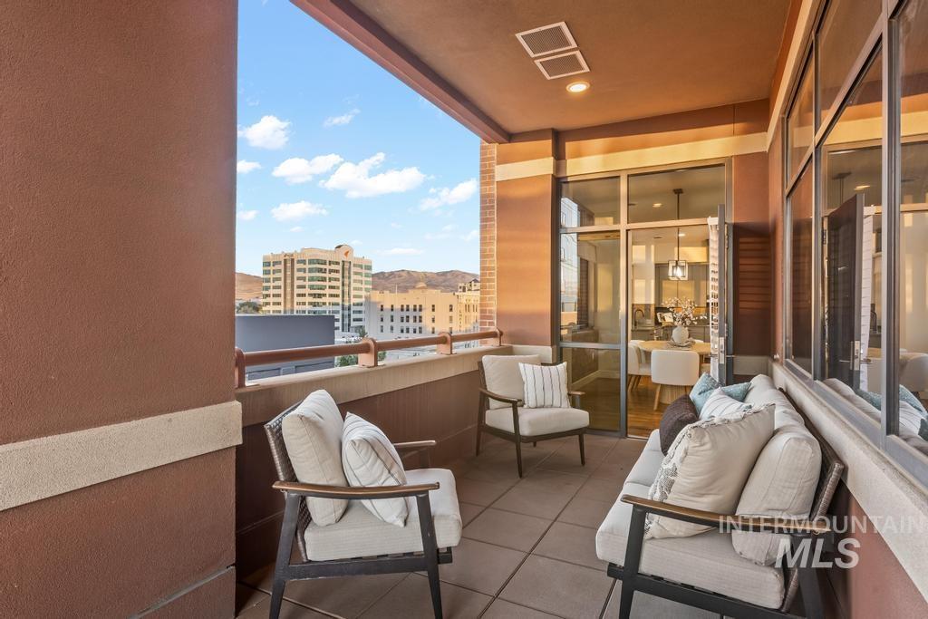 1112 W Main Street, Boise, Idaho 83702-5113, 2 Bedrooms, 2 Bathrooms, Residential For Sale, Price $1,199,900,MLS 98965534