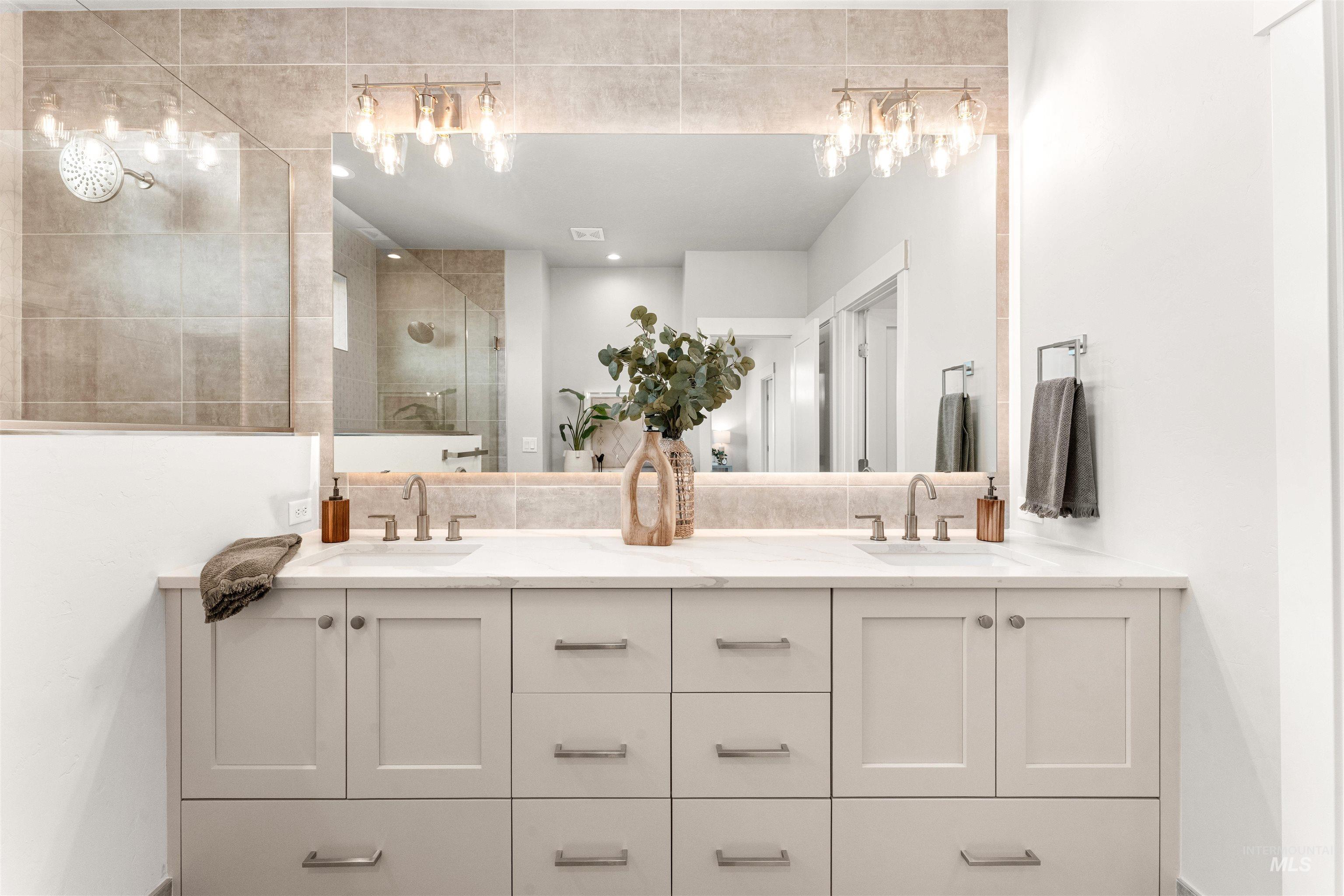 8152 N Breezy Ave, Boise, Idaho 83714, 3 Bedrooms, 2.5 Bathrooms, Residential For Sale, Price $569,900,MLS 98965554