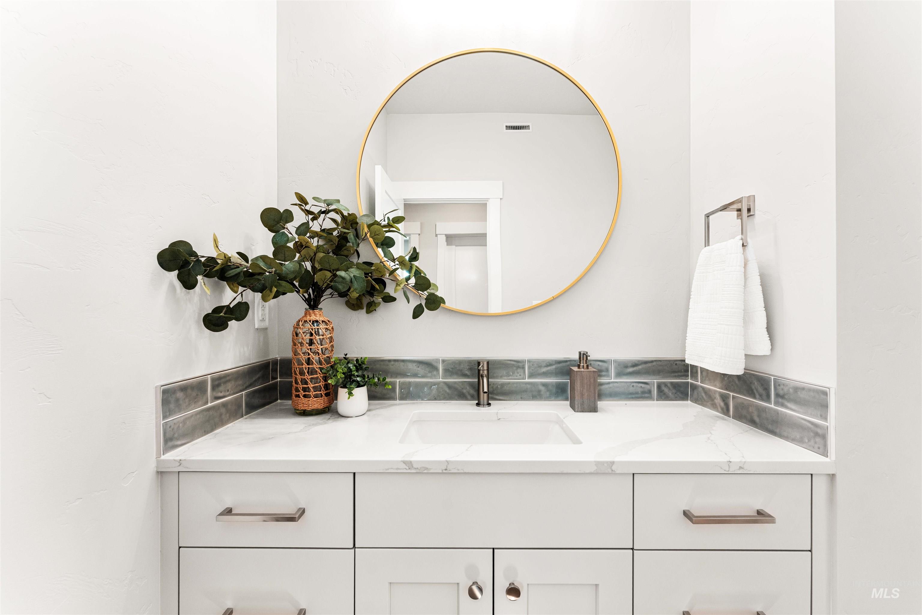 8152 N Breezy Ave, Boise, Idaho 83714, 3 Bedrooms, 2.5 Bathrooms, Residential For Sale, Price $569,900,MLS 98965554