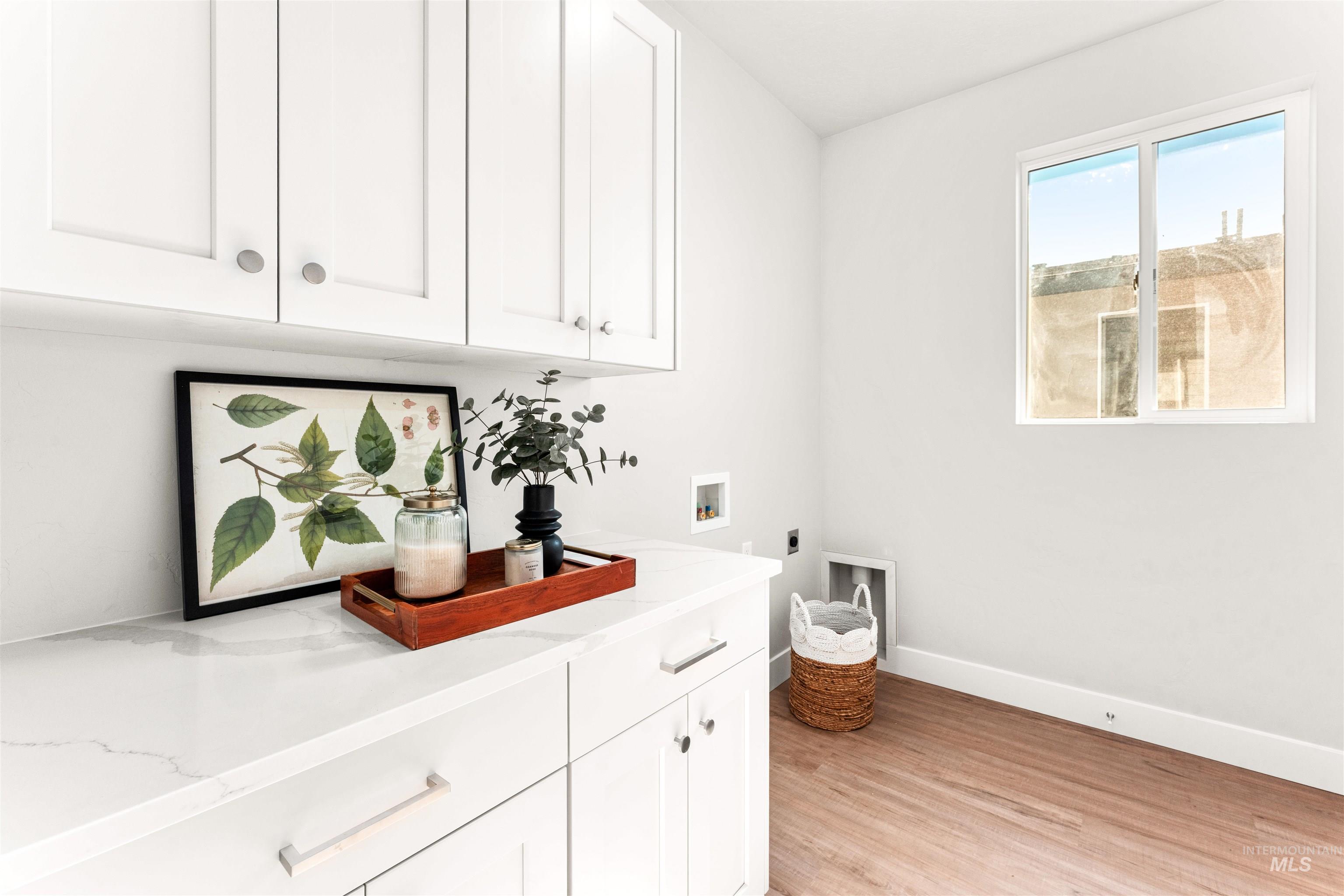 8152 N Breezy Ave, Boise, Idaho 83714, 3 Bedrooms, 2.5 Bathrooms, Residential For Sale, Price $599,900,MLS 98965554