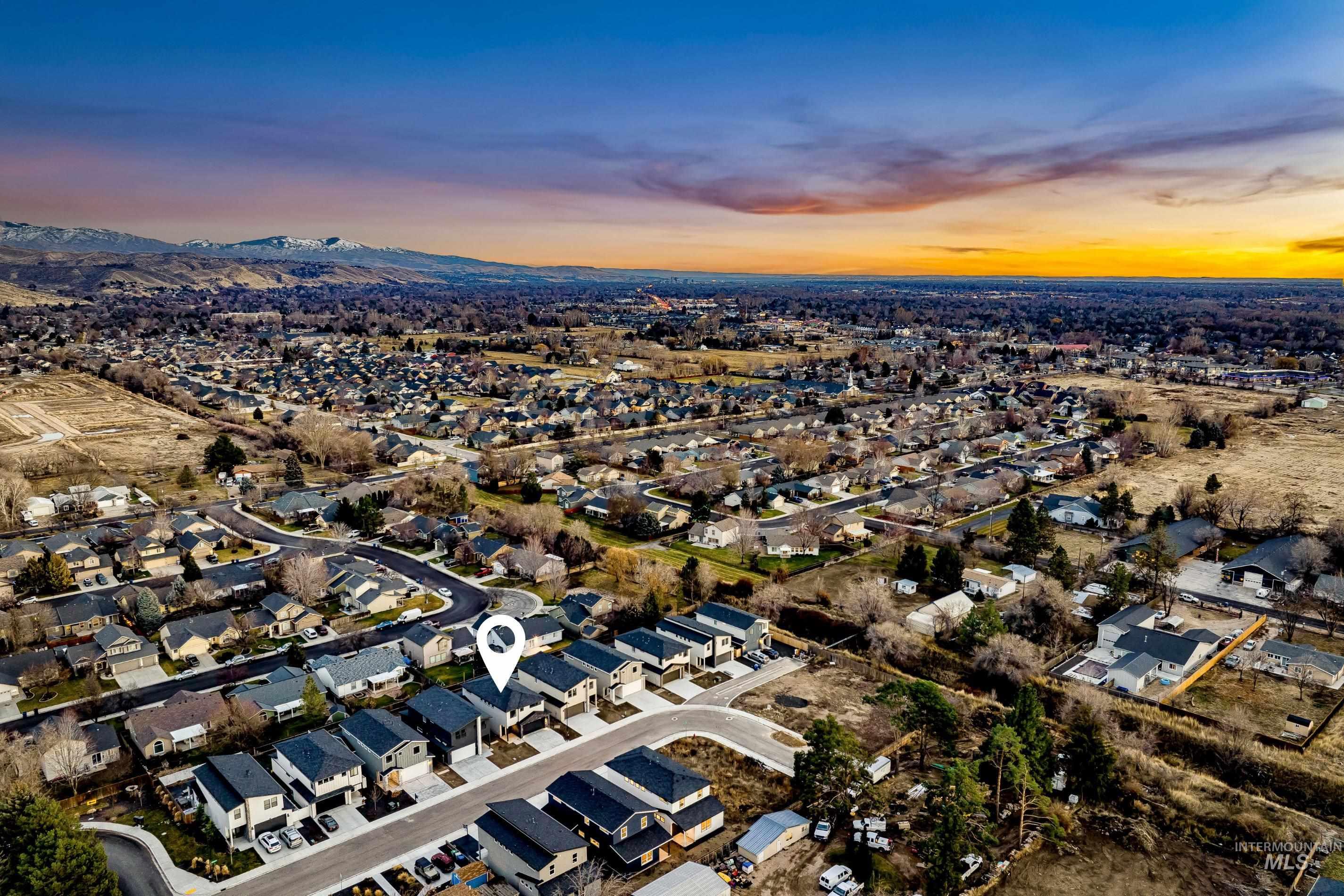 8152 N Breezy Ave, Boise, Idaho 83714, 3 Bedrooms, 2.5 Bathrooms, Residential For Sale, Price $569,900,MLS 98965554