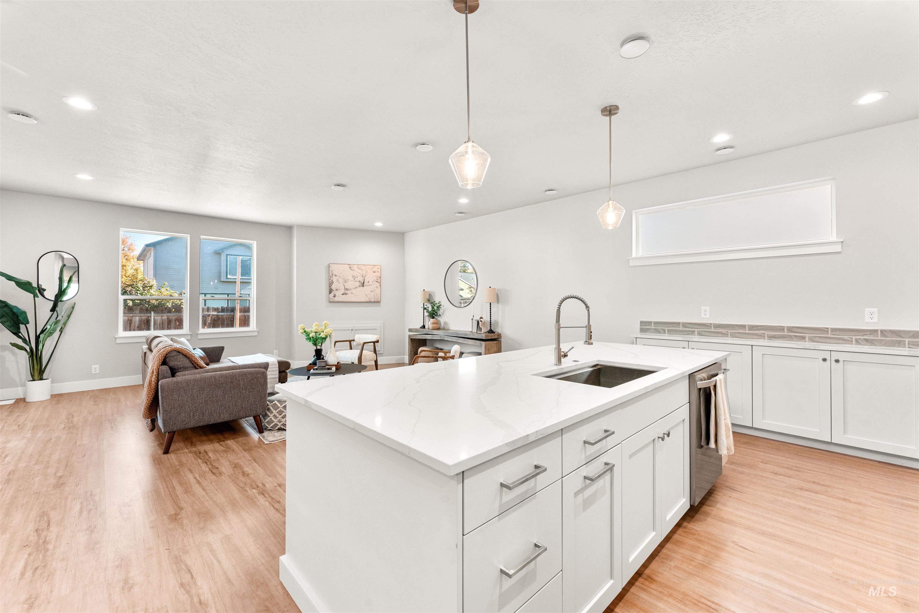 8152 N Breezy Ave, Boise, Idaho 83714, 3 Bedrooms, 2.5 Bathrooms, Residential For Sale, Price $569,900,MLS 98965554