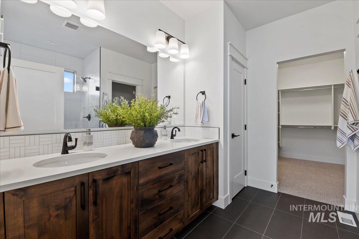 8119 W Show Horse Ct, Meridian, Idaho 83646, 3 Bedrooms, 2 Bathrooms, Residential For Sale, Price $584,900,MLS 98965582