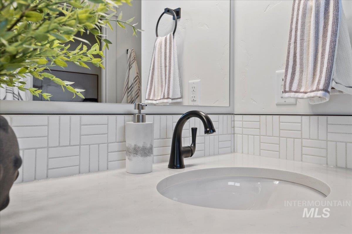 8119 W Show Horse Ct, Meridian, Idaho 83646, 3 Bedrooms, 2 Bathrooms, Residential For Sale, Price $584,900,MLS 98965582