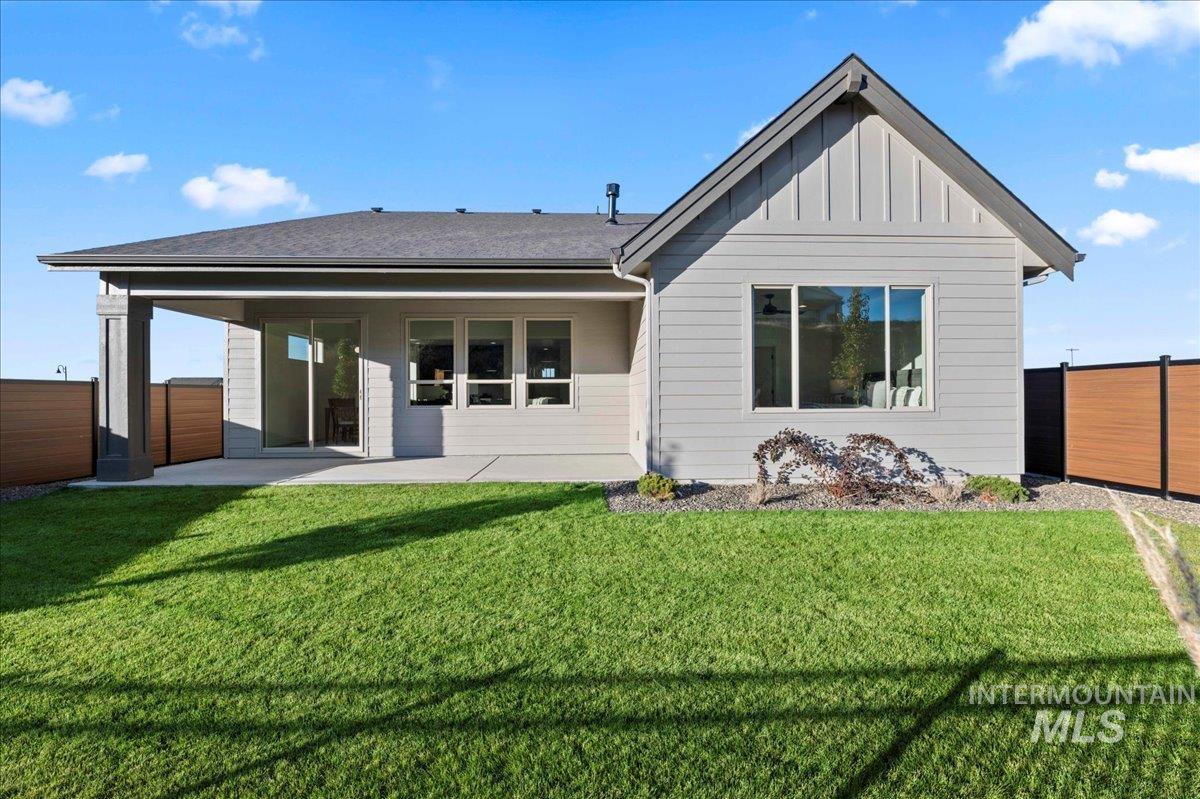 8119 W Show Horse Ct, Meridian, Idaho 83646, 3 Bedrooms, 2 Bathrooms, Residential For Sale, Price $584,900,MLS 98965582