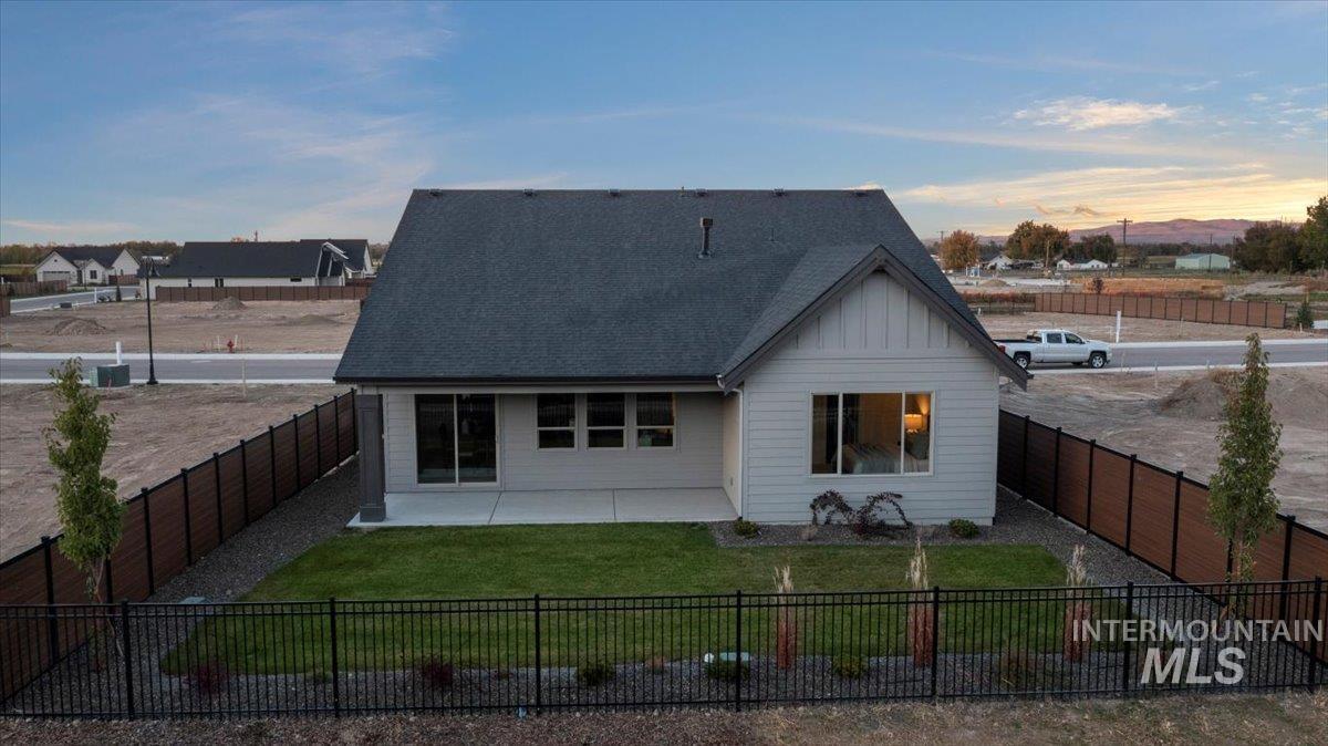 8119 W Show Horse Ct, Meridian, Idaho 83646, 3 Bedrooms, 2 Bathrooms, Residential For Sale, Price $584,900,MLS 98965582