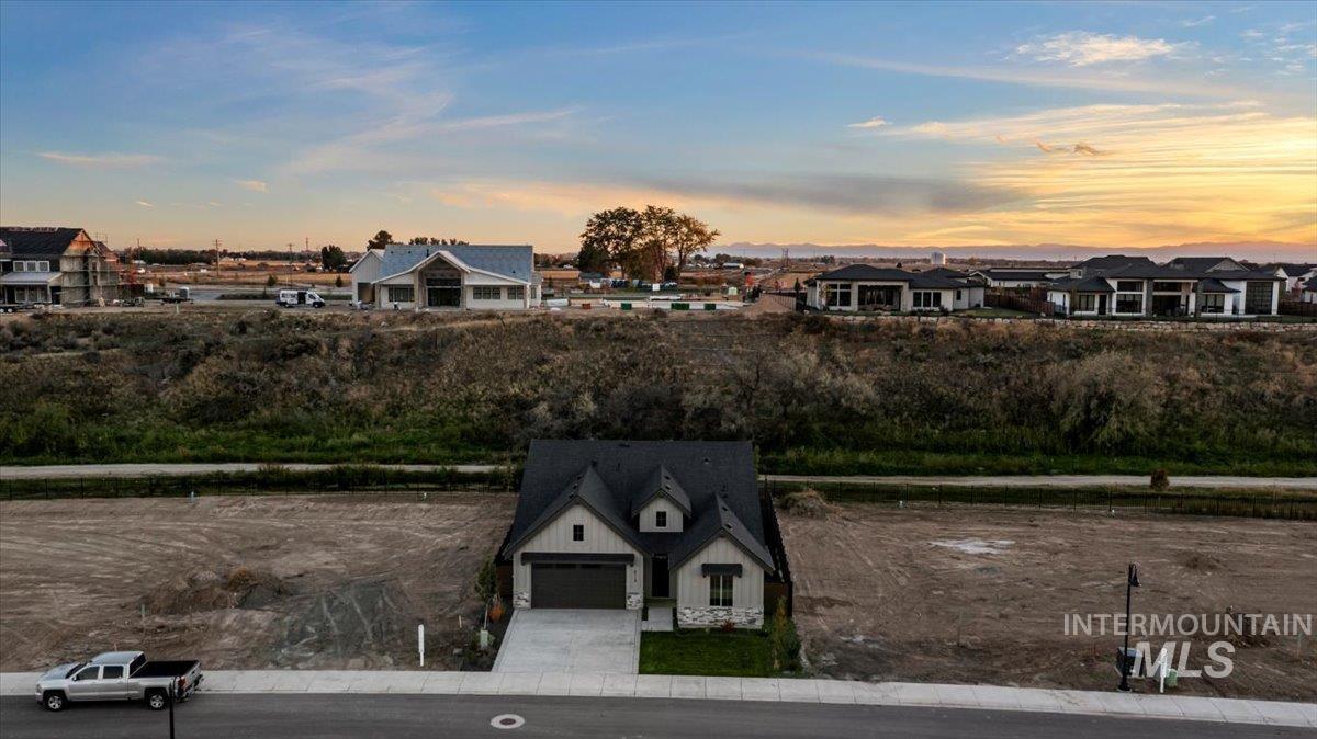 8119 W Show Horse Ct, Meridian, Idaho 83646, 3 Bedrooms, 2 Bathrooms, Residential For Sale, Price $584,900,MLS 98965582