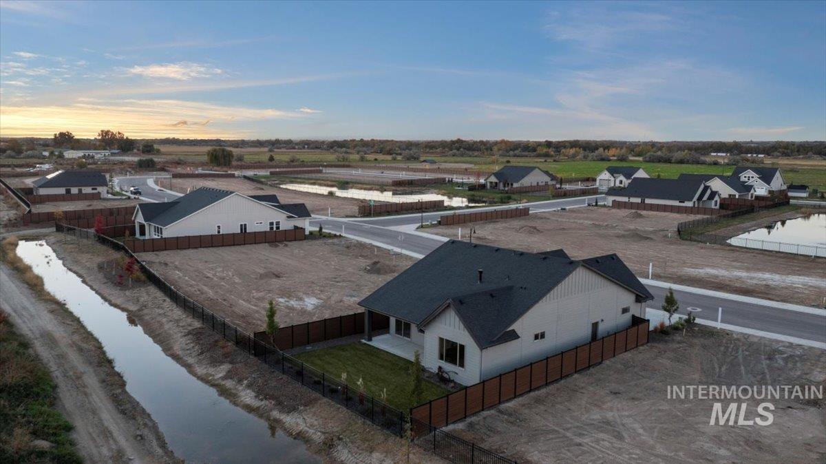 8119 W Show Horse Ct, Meridian, Idaho 83646, 3 Bedrooms, 2 Bathrooms, Residential For Sale, Price $584,900,MLS 98965582