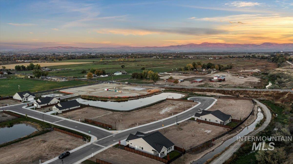 8119 W Show Horse Ct, Meridian, Idaho 83646, 3 Bedrooms, 2 Bathrooms, Residential For Sale, Price $584,900,MLS 98965582