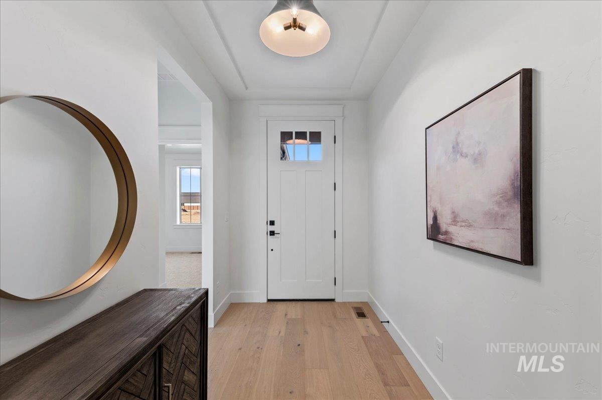 8119 W Show Horse Ct, Meridian, Idaho 83646, 3 Bedrooms, 2 Bathrooms, Residential For Sale, Price $584,900,MLS 98965582