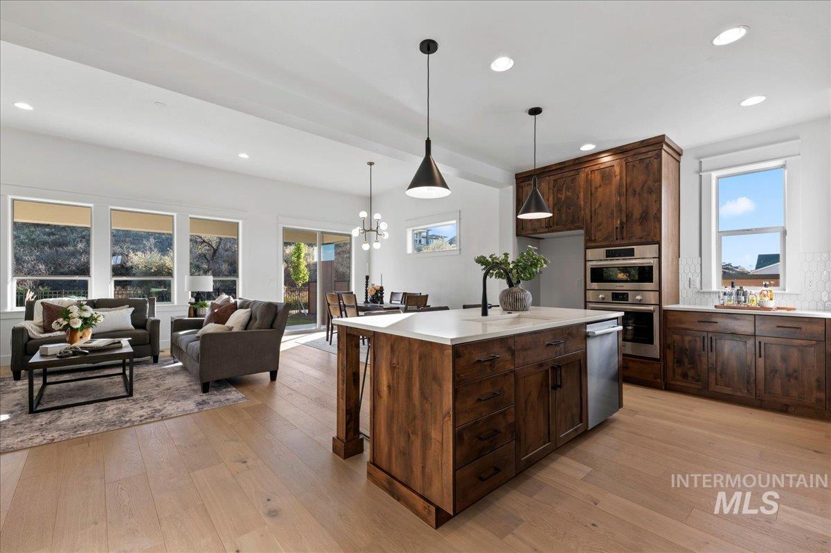 8119 W Show Horse Ct, Meridian, Idaho 83646, 3 Bedrooms, 2 Bathrooms, Residential For Sale, Price $584,900,MLS 98965582