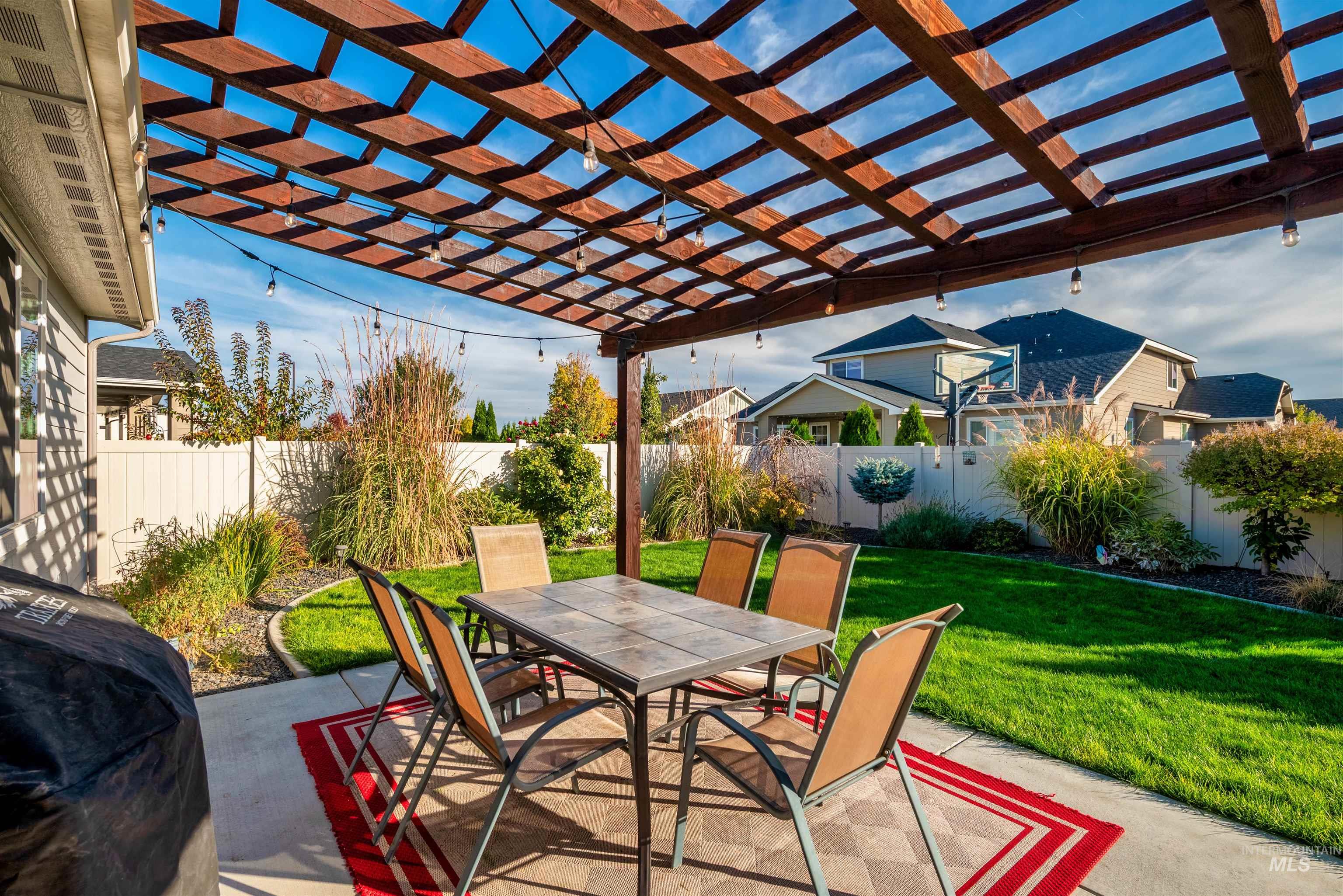 1005 E Trophy St, Kuna, Idaho 83634, 4 Bedrooms, 2.5 Bathrooms, Residential For Sale, Price $679,900,MLS 98965592