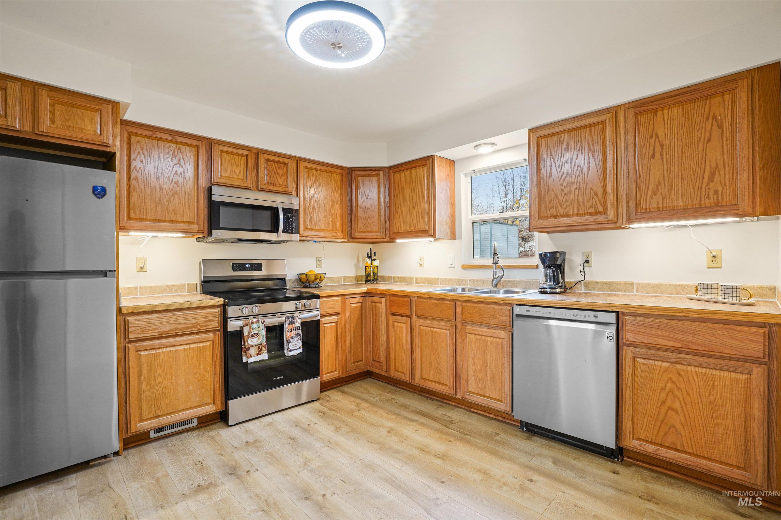 520 S Scott Street, Boise, Idaho 83705-1817, 4 Bedrooms, 3.5 Bathrooms, Residential For Sale, Price $699,000,MLS 98965593