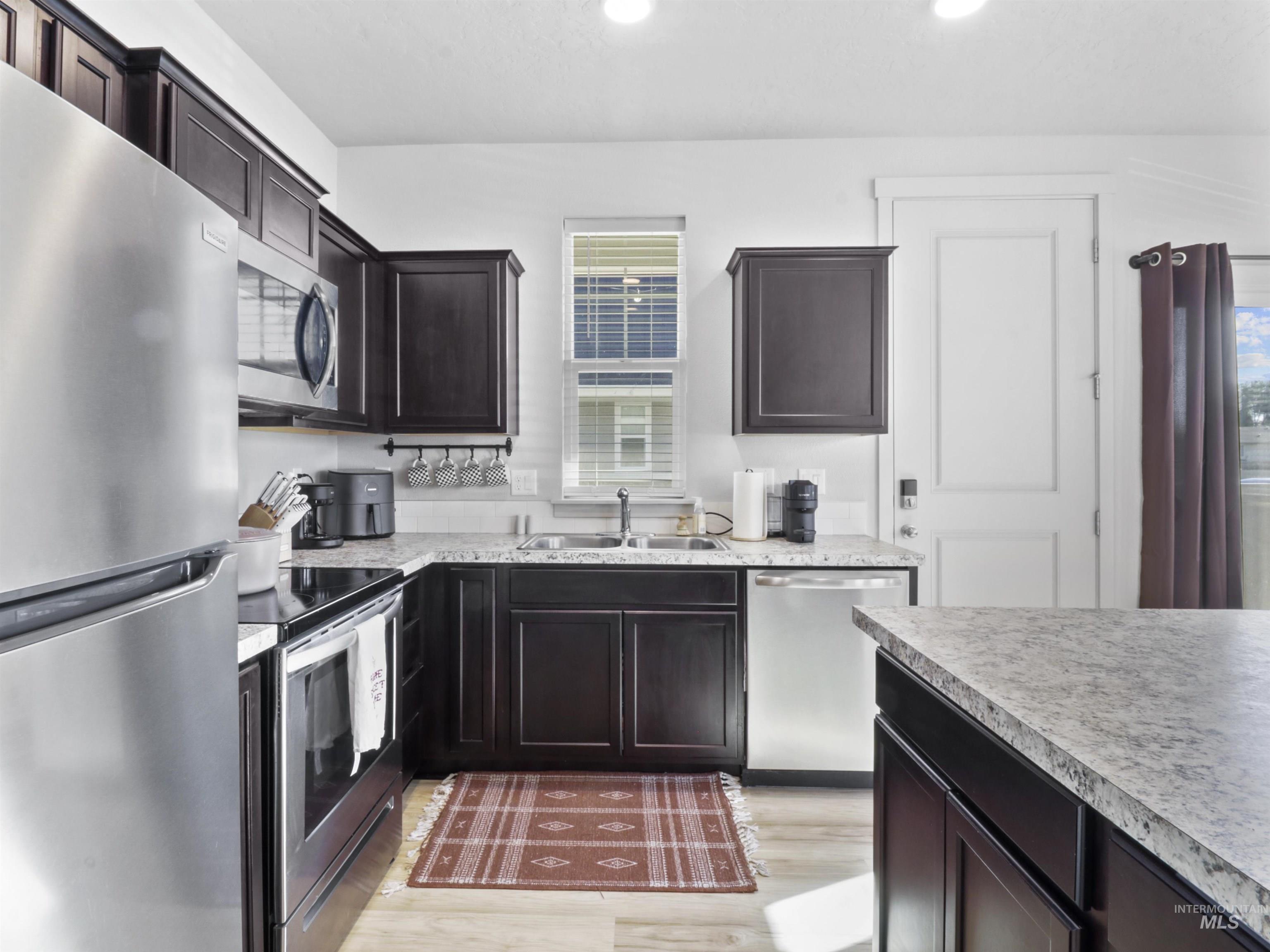 2314 E Spice Loop, Nampa, Idaho 83687, 3 Bedrooms, 3 Bathrooms, Residential For Sale, Price $319,900,MLS 98965595