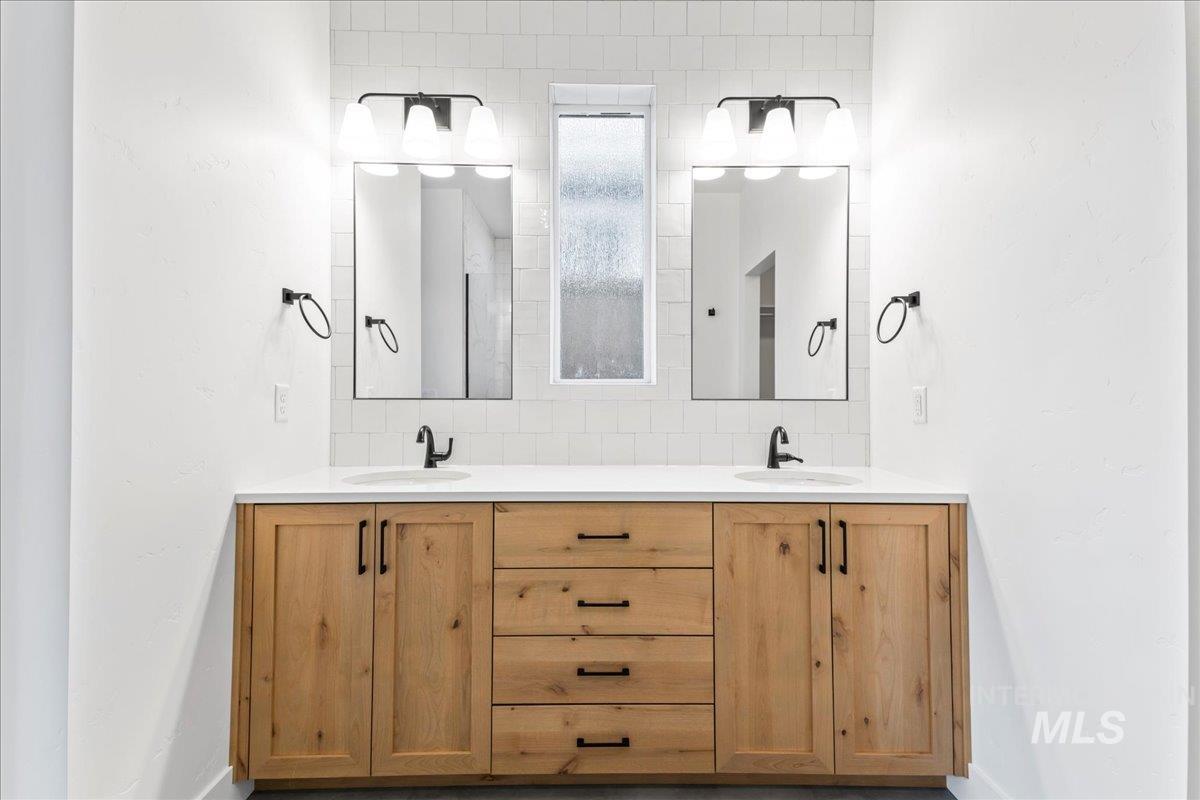 12014 W Zamalek Ct, Kuna, Idaho 83634, 3 Bedrooms, 2 Bathrooms, Residential For Sale, Price $669,900,MLS 98965604