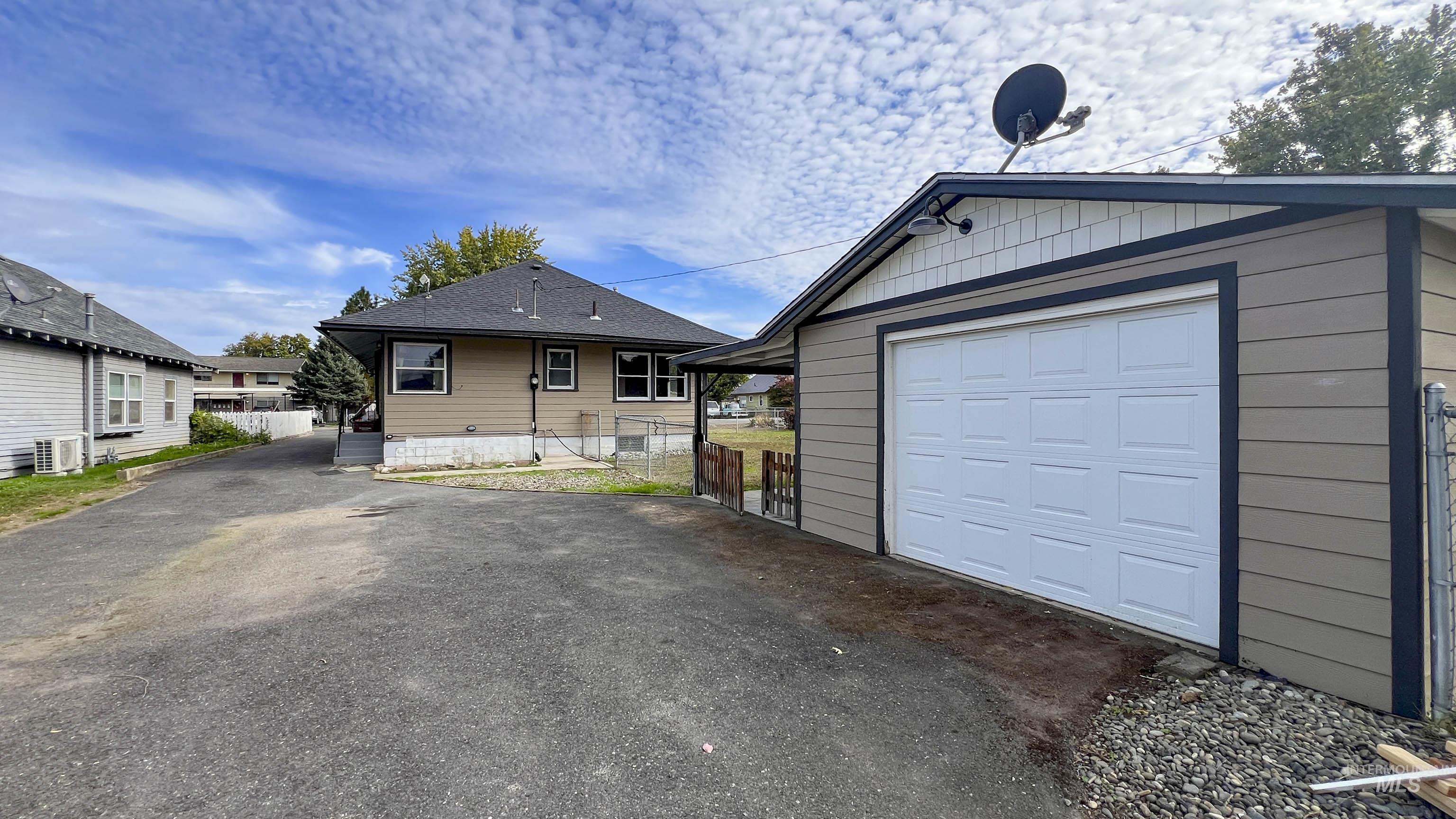 1226 7th St, Clarkston, Washington 99403, 3 Bedrooms, 1.5 Bathrooms, Residential For Sale, Price $294,000,MLS 98965605