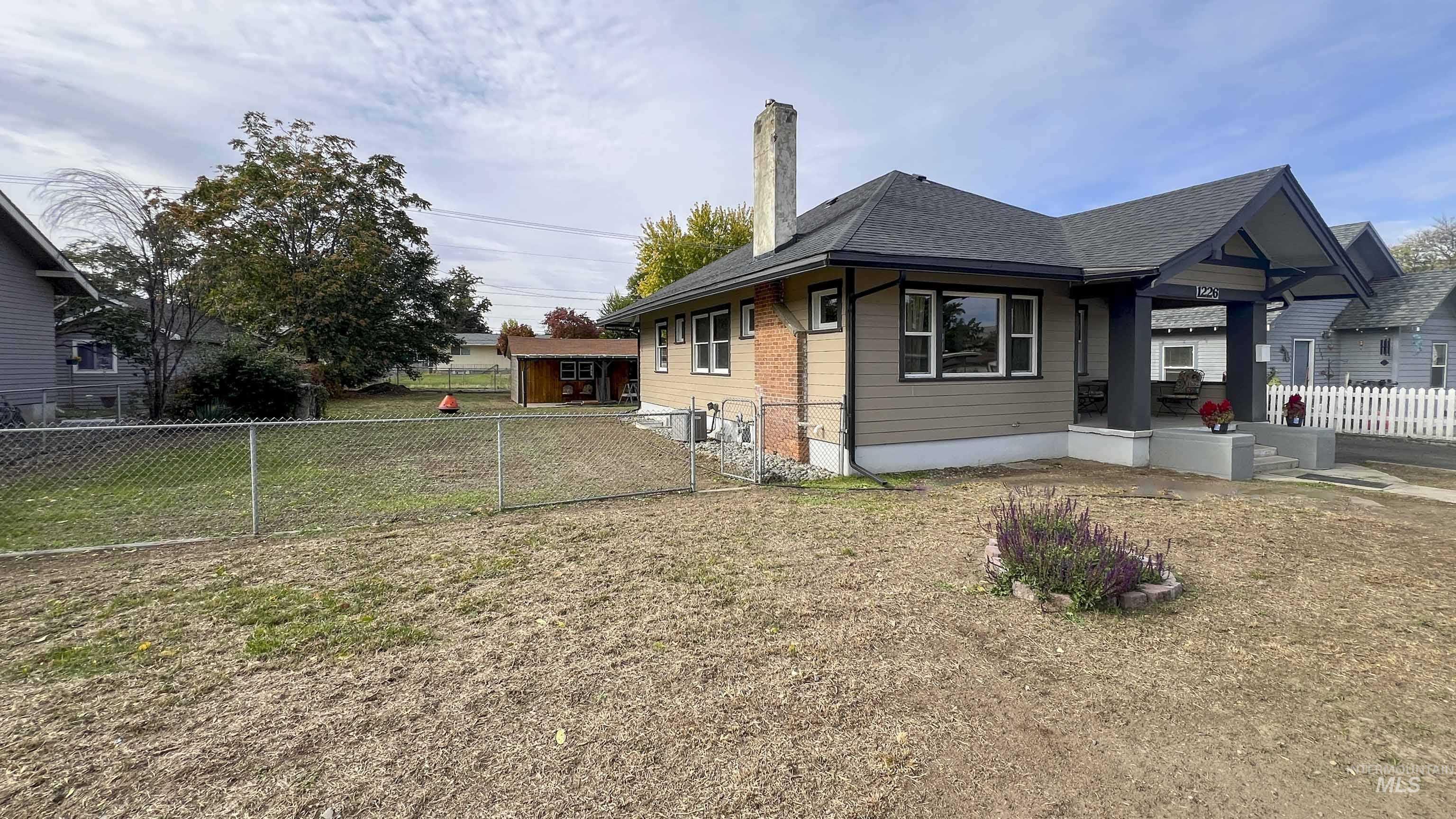 1226 7th St, Clarkston, Washington 99403, 3 Bedrooms, 1.5 Bathrooms, Residential For Sale, Price $294,000,MLS 98965605