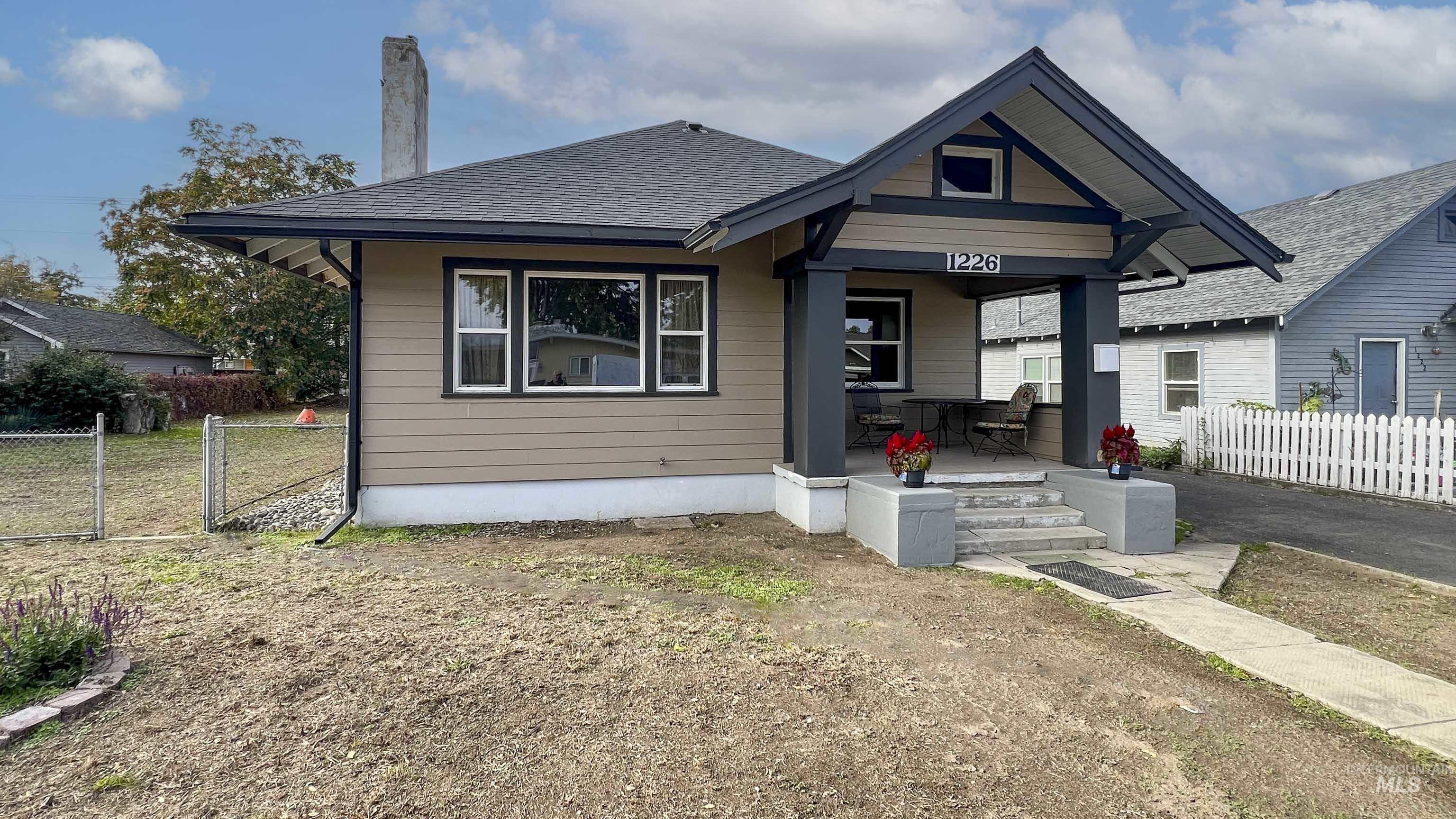 1226 7th St, Clarkston, Washington 99403, 3 Bedrooms, 1.5 Bathrooms, Residential For Sale, Price $294,000,MLS 98965605