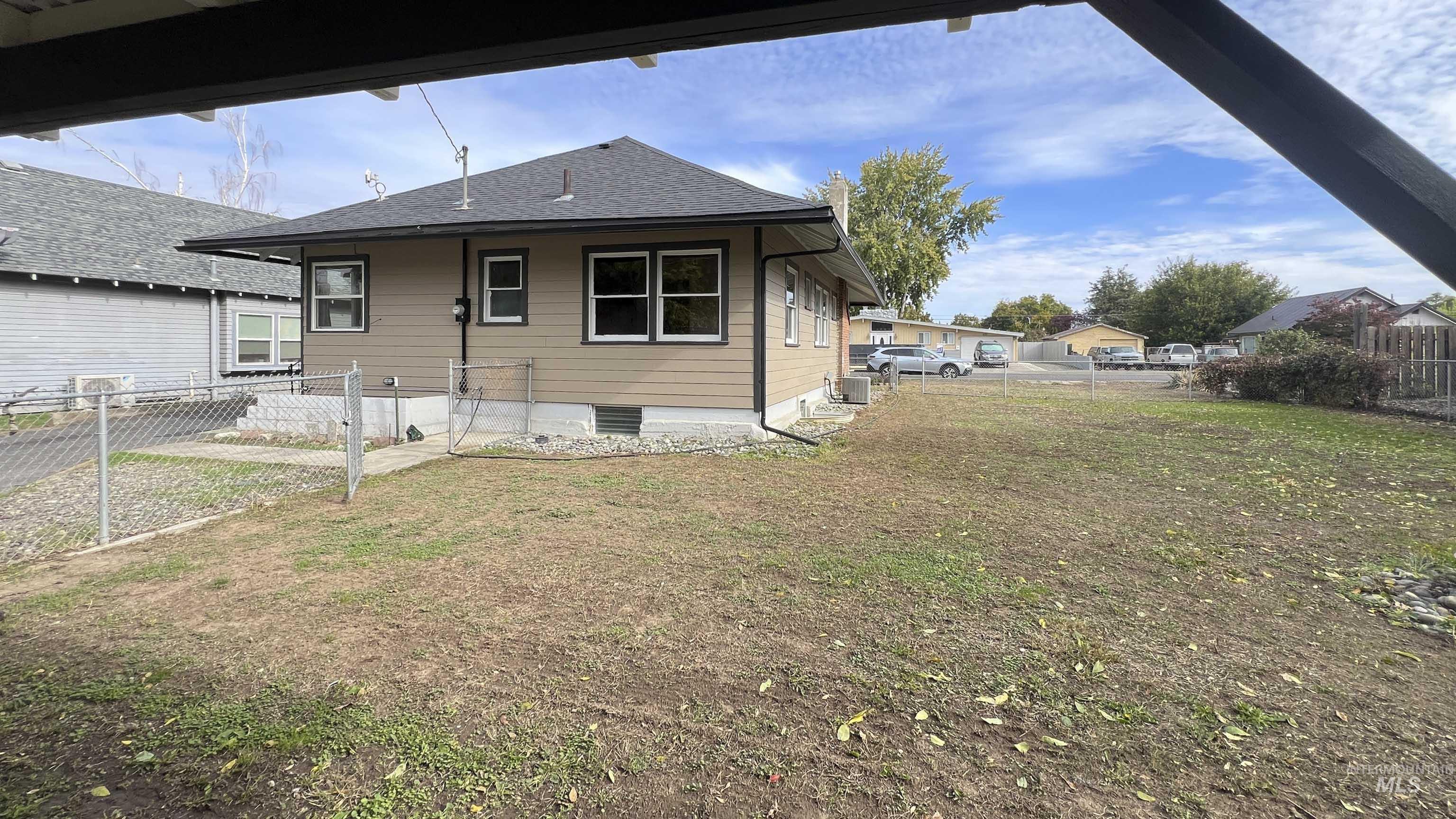 1226 7th St, Clarkston, Washington 99403, 3 Bedrooms, 1.5 Bathrooms, Residential For Sale, Price $294,000,MLS 98965605