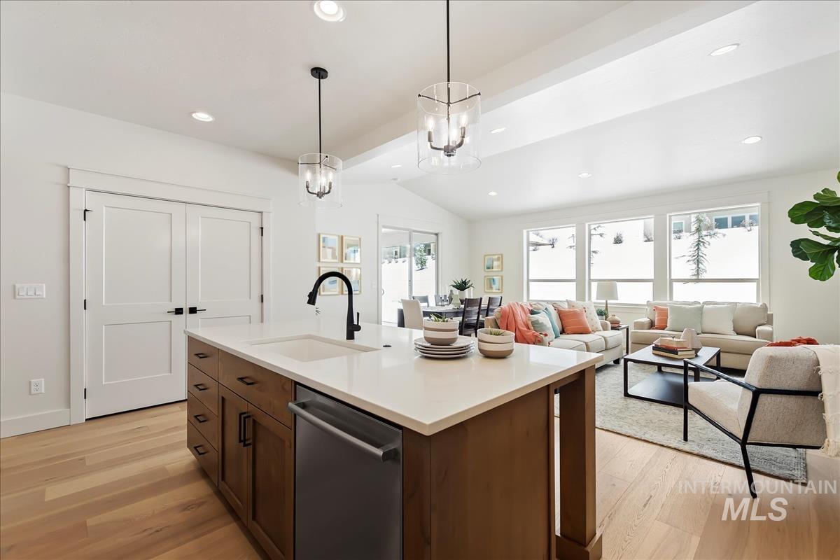 10880 W Cruden Bay Ln., Kuna, Idaho 83634, 3 Bedrooms, 2.5 Bathrooms, Residential For Sale, Price $689,900,MLS 98965611